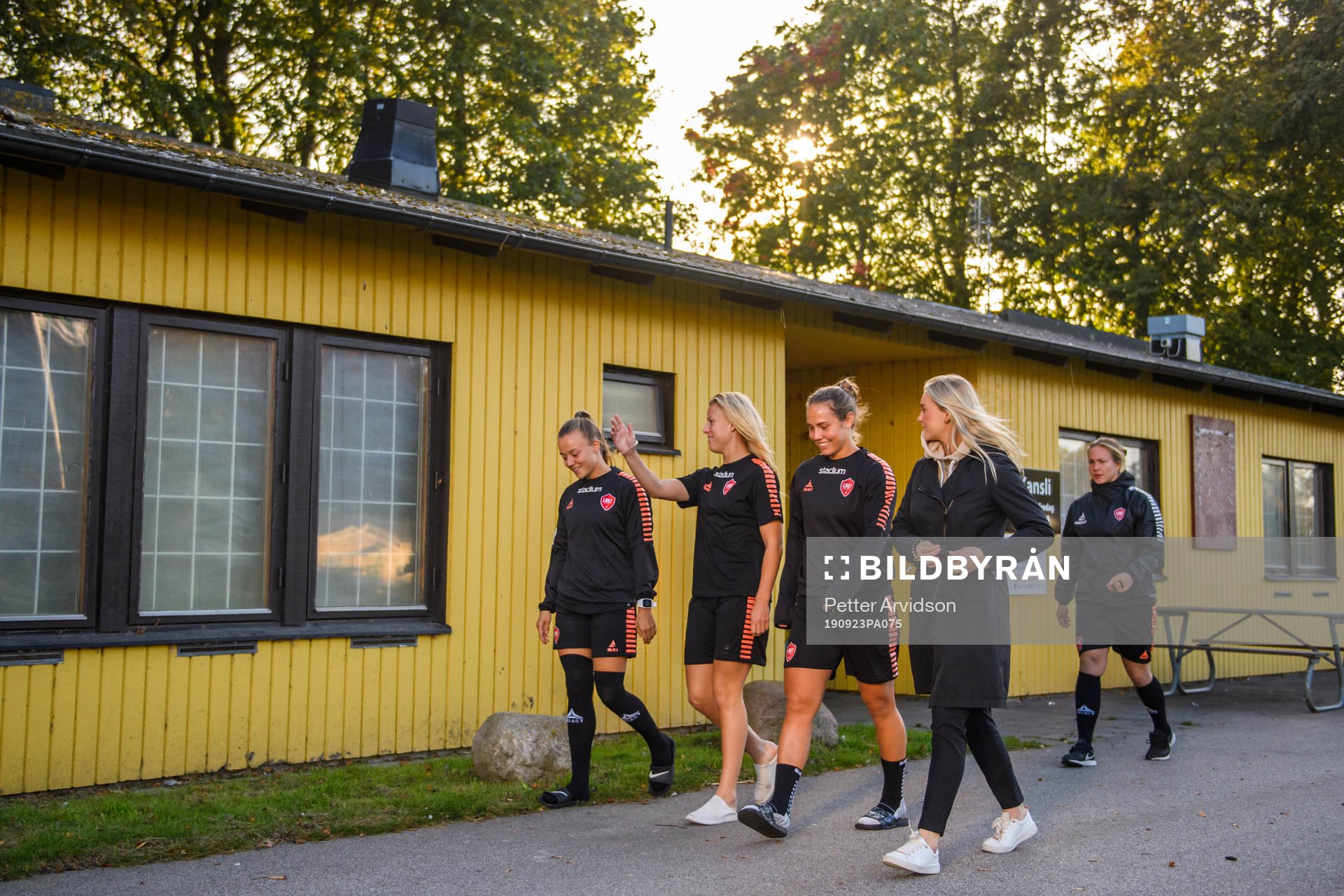 Limhamn Bunkeflos spelare lämnar klubbstugan efter en genomgång den 23 september 2019 i Malmö.