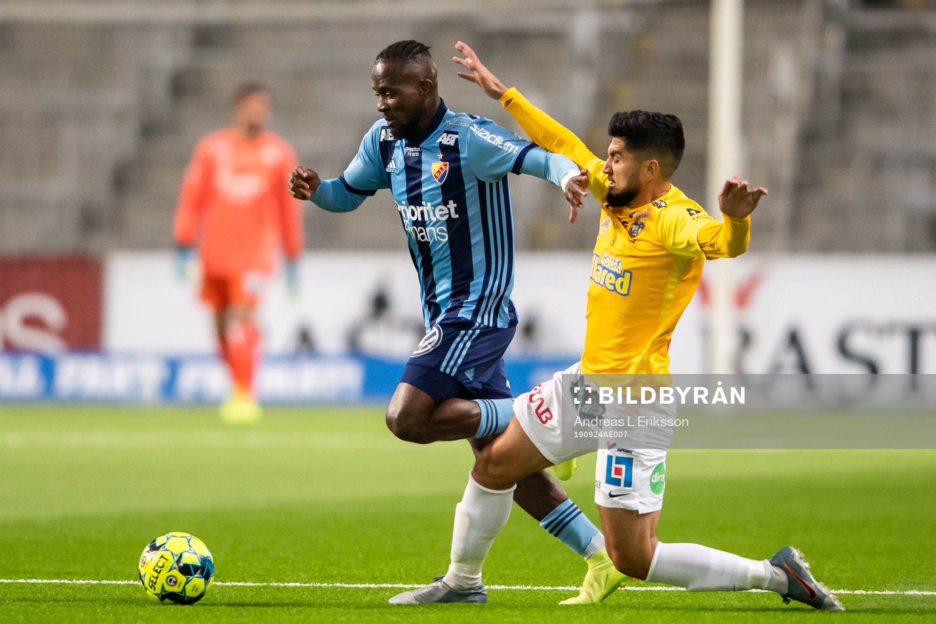 Djurgårdens Mohamed Buya Turay och Falkenbergs Mahmut Özen