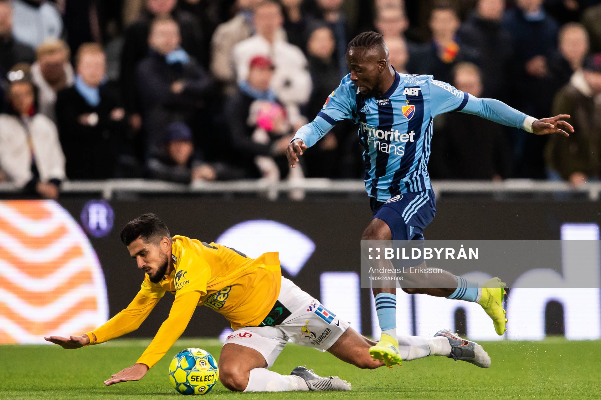 Djurgårdens Mohamed Buya Turay och Falkenbergs Mahmut Özen