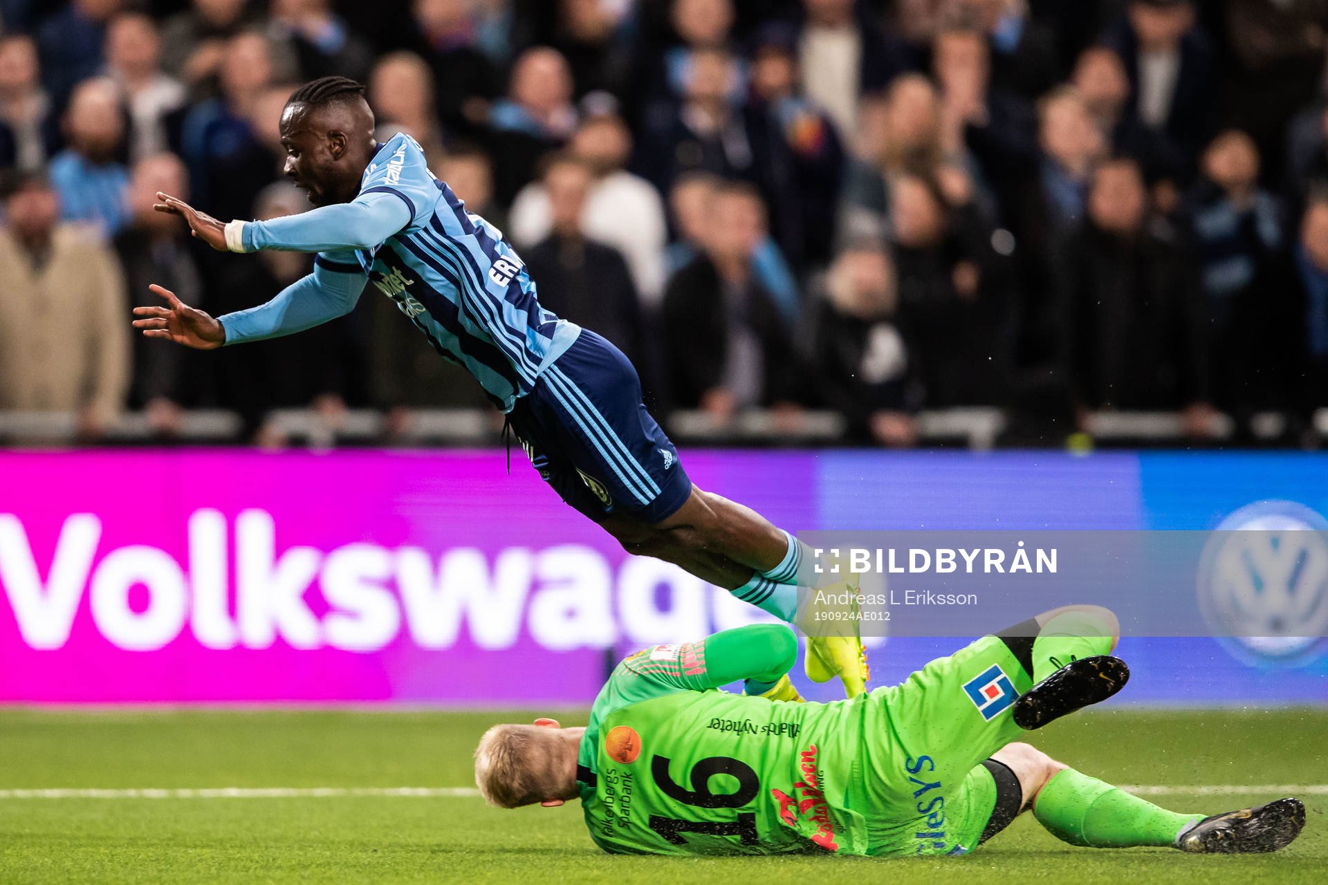 Djurgårdens Mohamed Buya Turay flyger