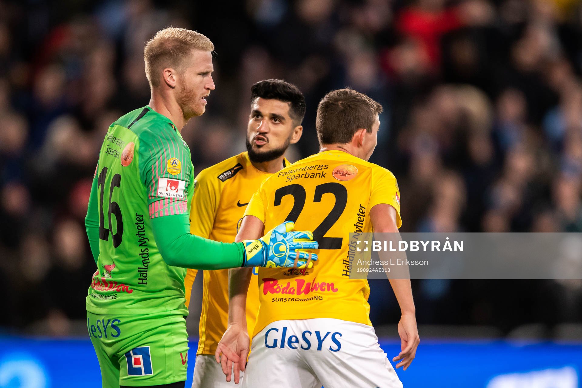 Falkenbergs målvakt Hampus Nilsson, Mahmut Özen och John