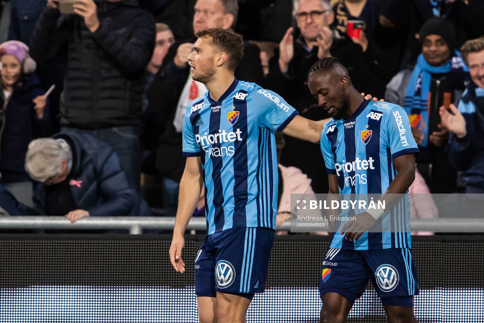 Djurgårdens Jesper Karlström och Mohamed Buya Turay jublar efter 1-0 under fotbollsmatchen i Allsvenskan mellan Djurgården och Falkenberg den 24 september 2019 i Stockholm.