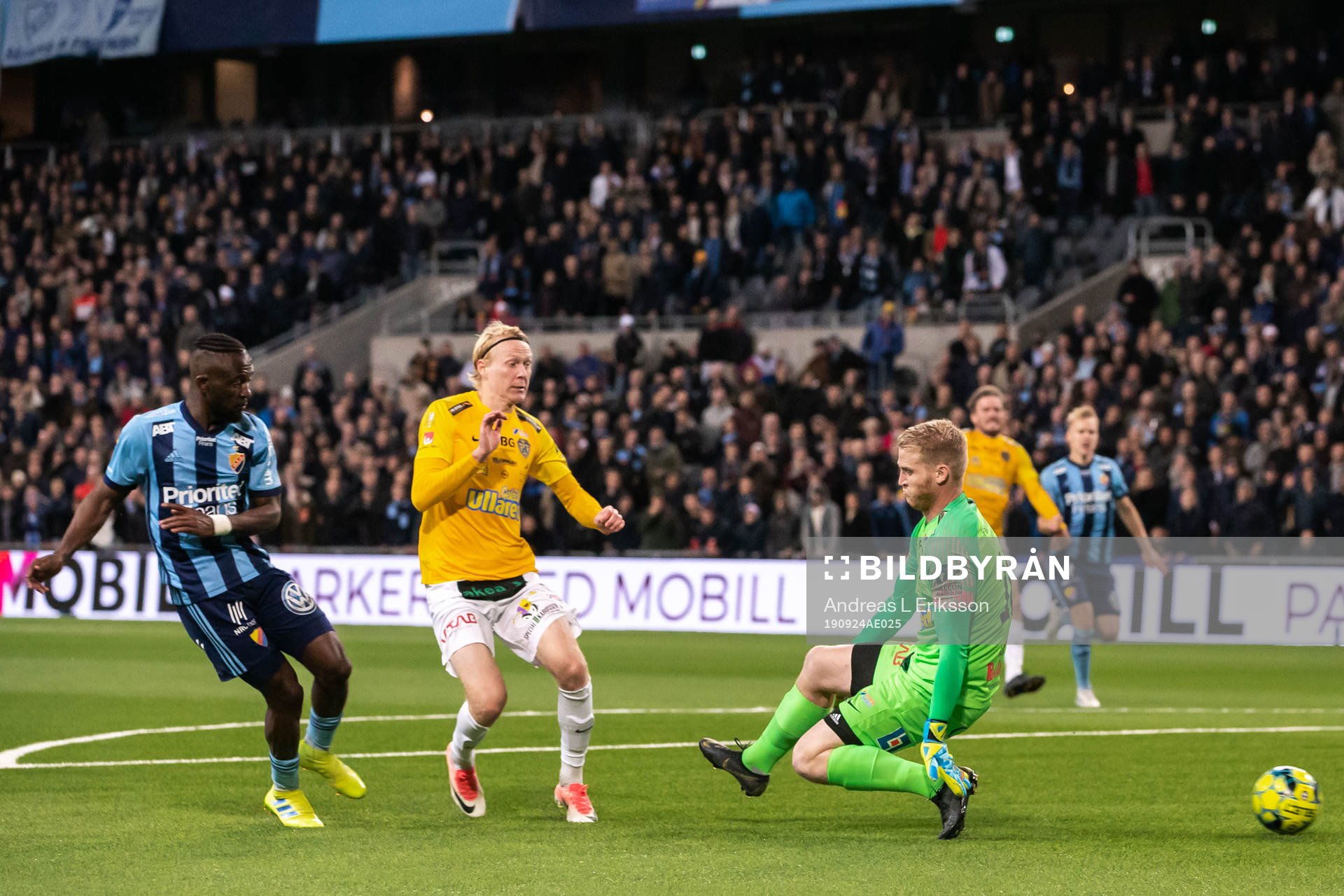 Djurgårdens Mohamed Buya Turay gör 1-0 bakom Falkenbergs