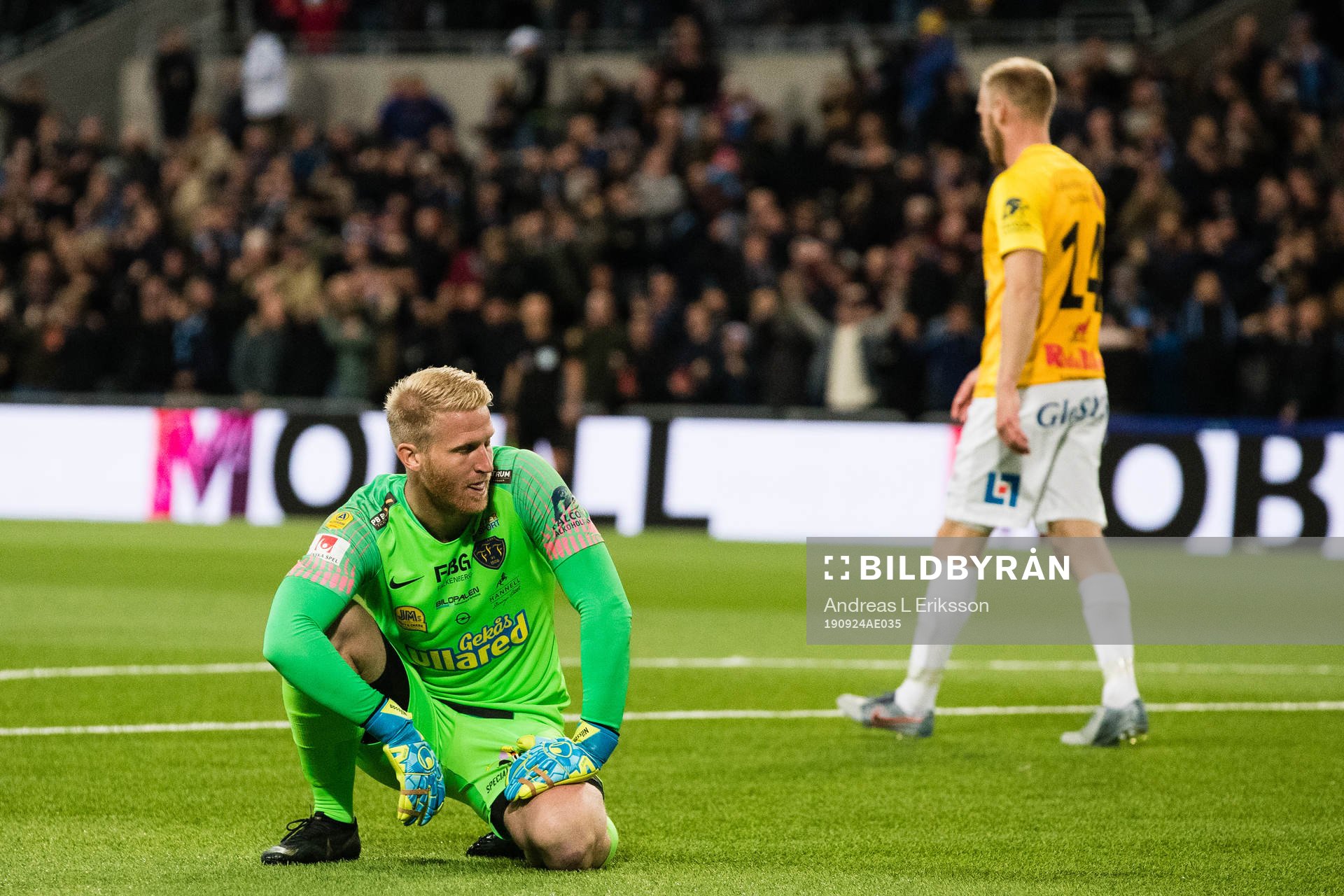 Falkenbergs målvakt Hampus Nilsson och Per Karlsson deppar