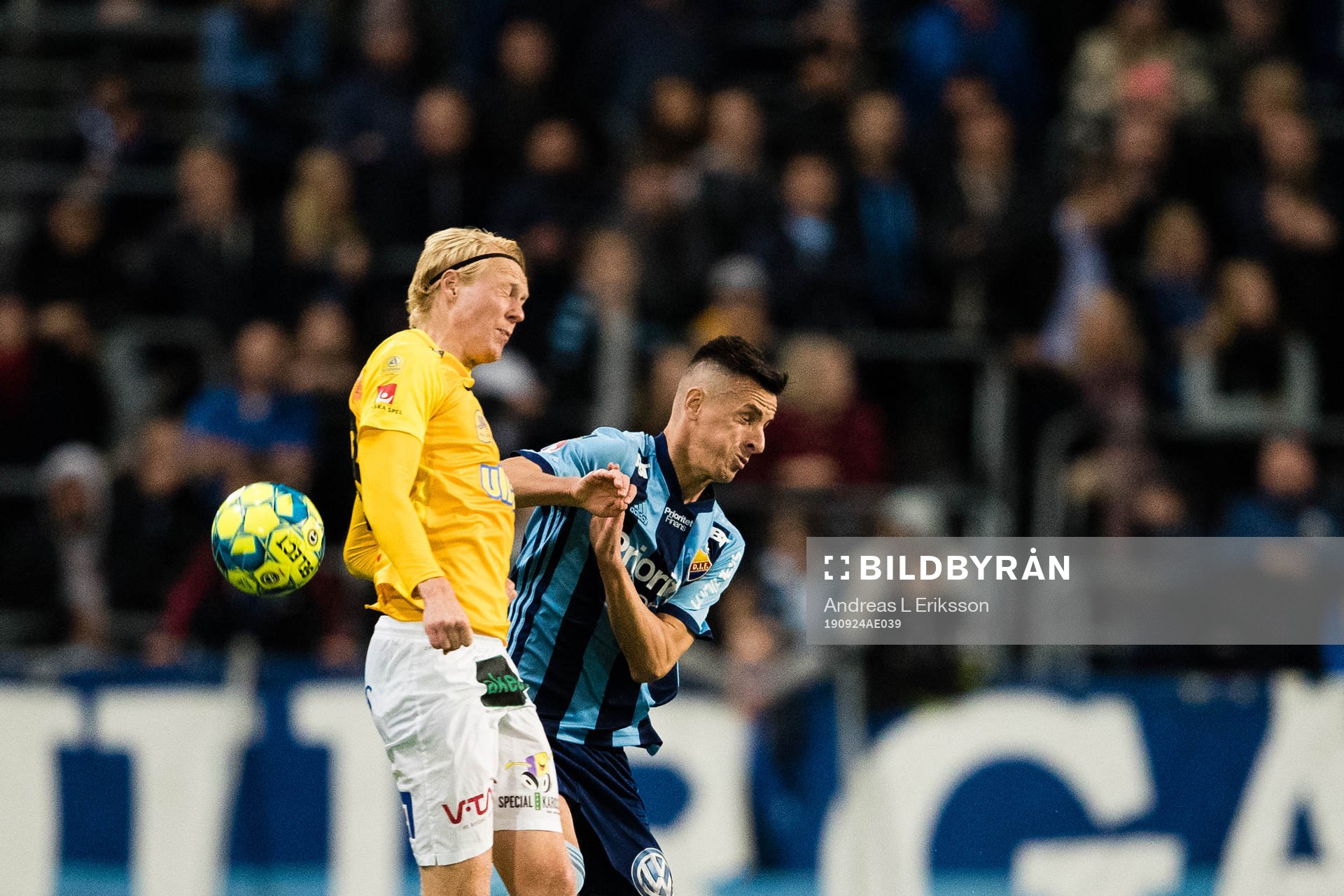 Falkenbergs Jacob Ericsson i en nickduell med Djurgårdens