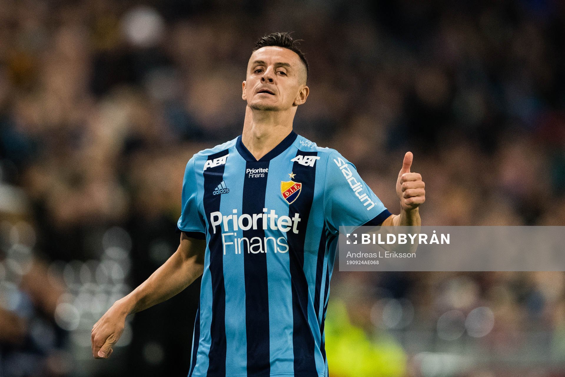 Djurgårdens Haris Radetinac gör tummen upp