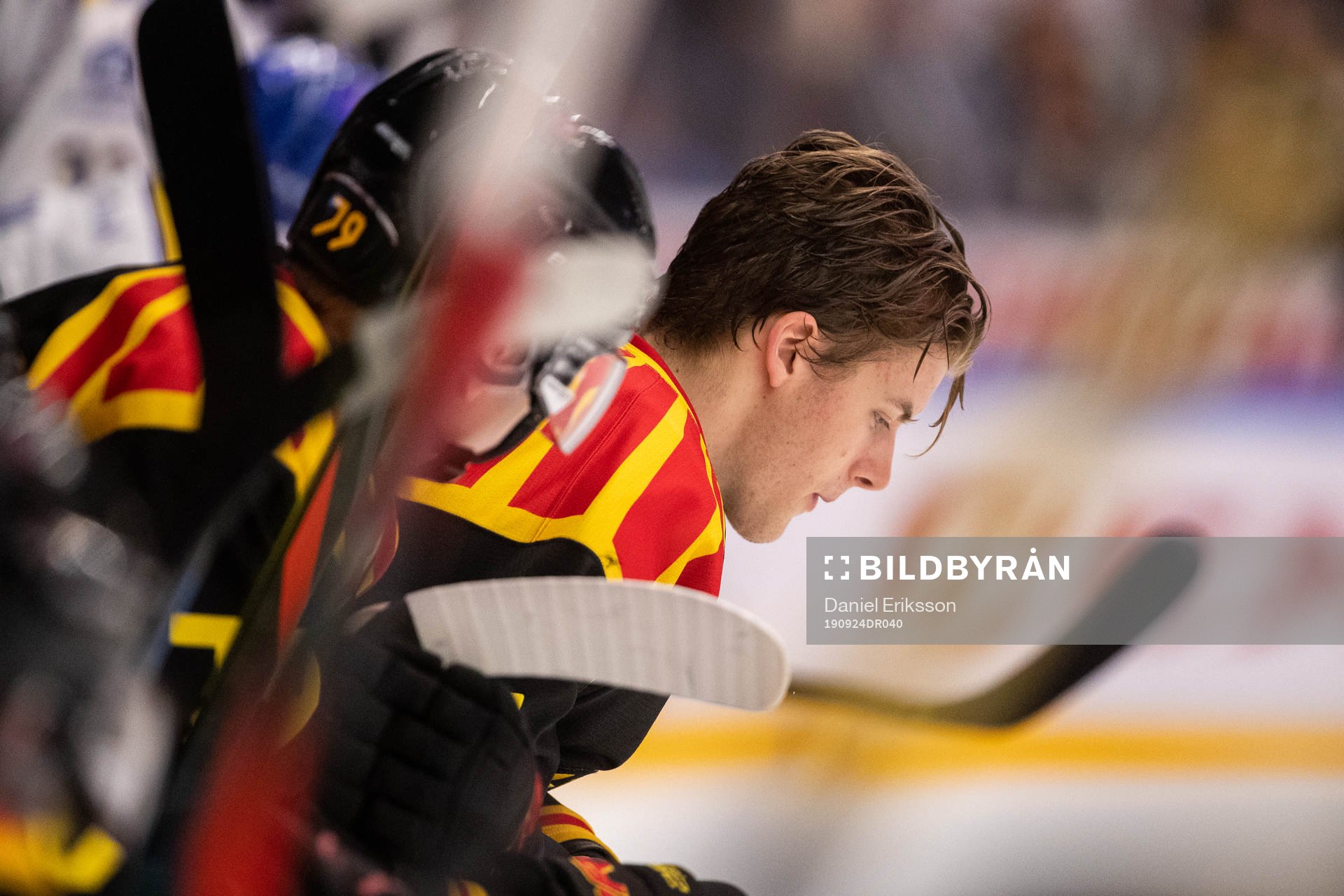 Brynäs målvakt Samuel Ersson deppar i båset
