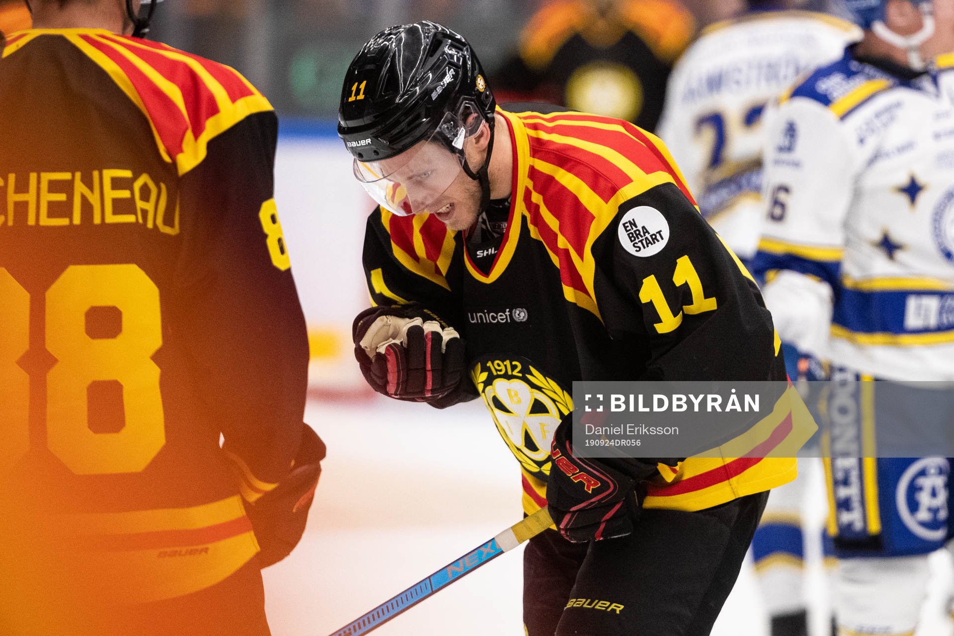 Brynäs Josef Ingman  har ont