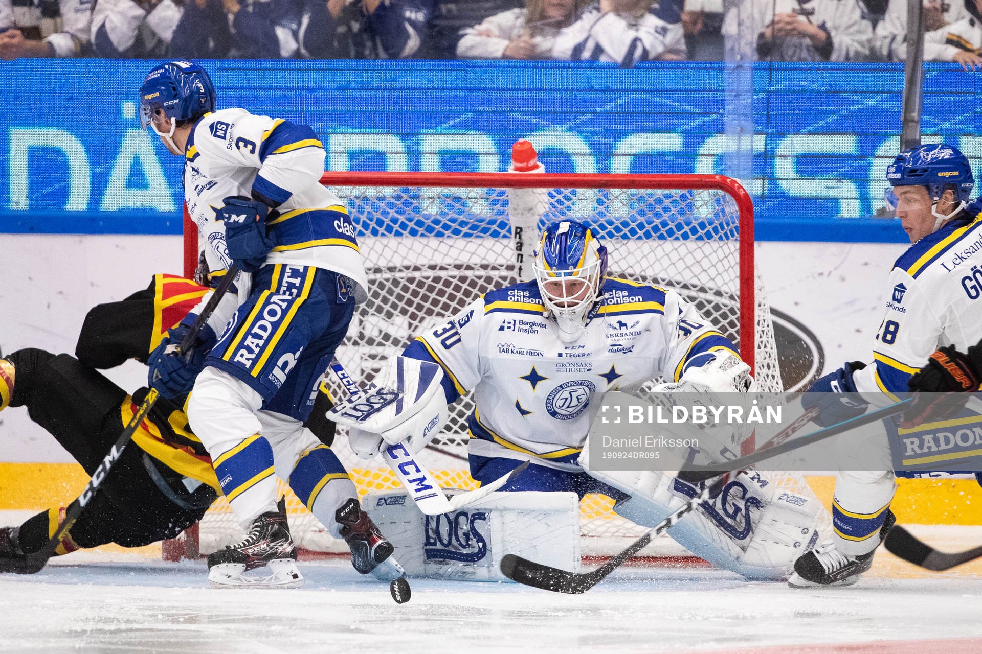 Leksands målvakt Janne Juvonen och August Berg och Mattias