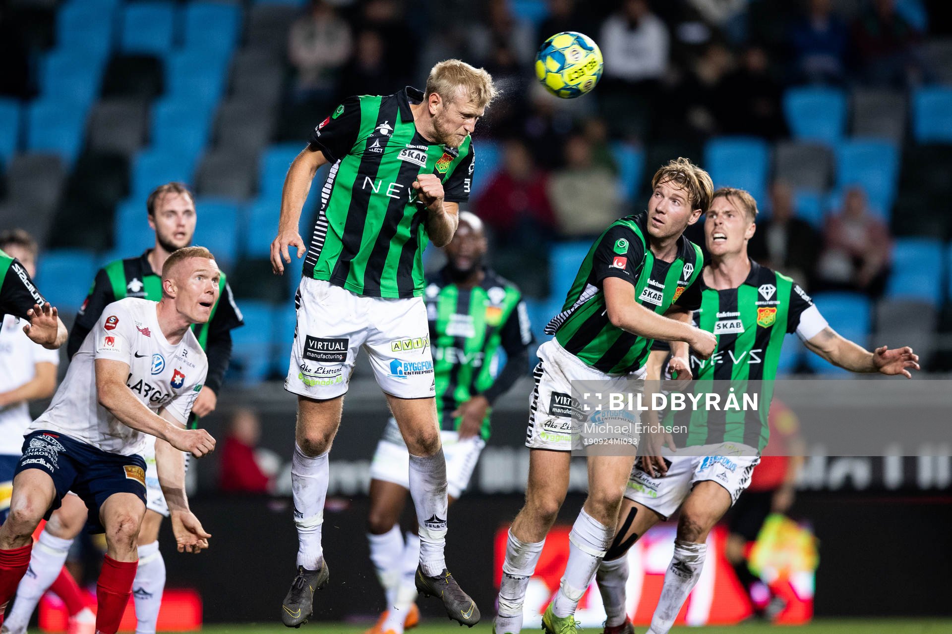 GAIS Carl Elfgren Nyström nickar bort bollen under fotbollsmatchen i Superettan mellan GAIS och Örgryte den 24 september 2019 i Göteborg.