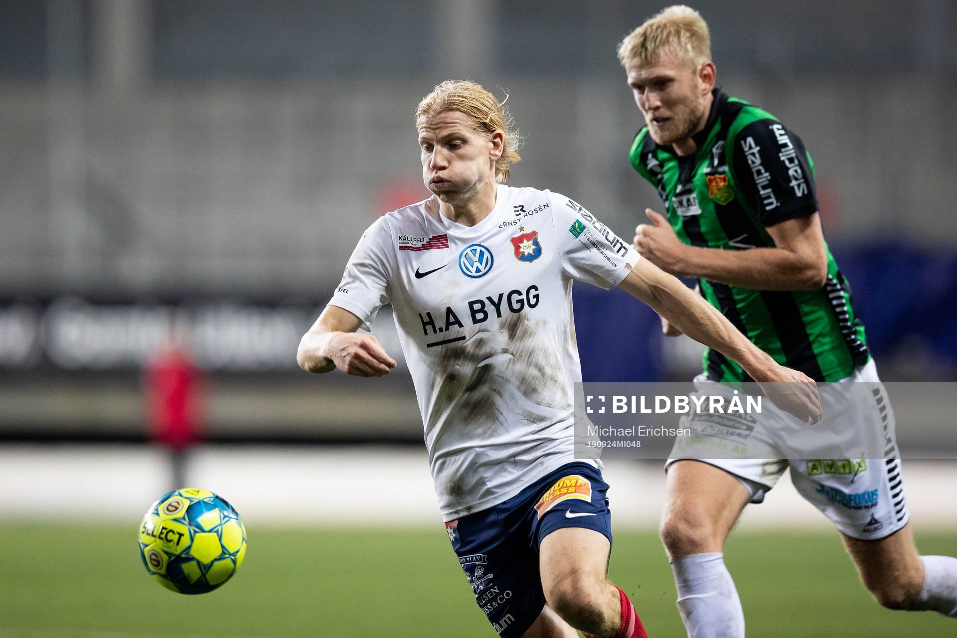 Örgrytes Alexander Bernhardsson före GAIS Carl Elfgren