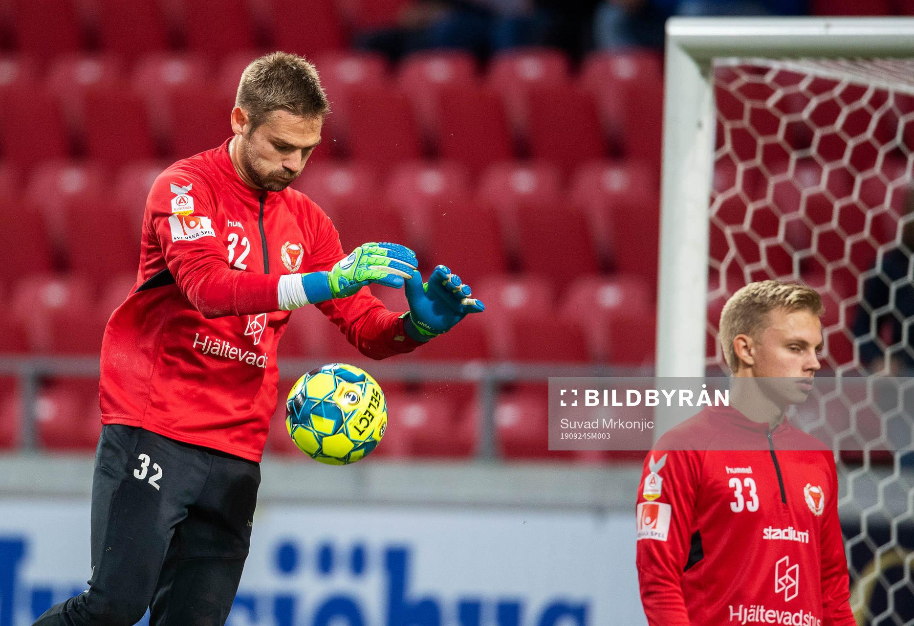 Kalmars målvakt Lucas Hägg-Johansson och Adrian Edqvist