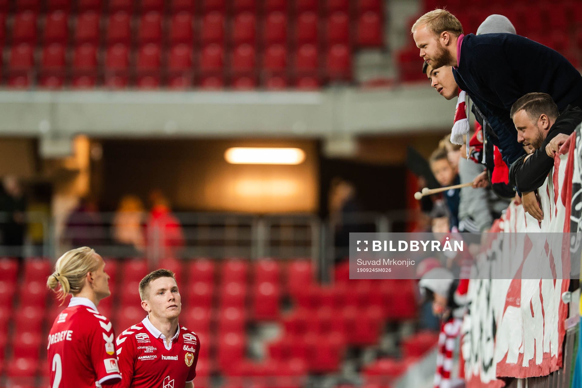 Kalmars Viktor Agardius och Henrik Löfkvist i samtal med