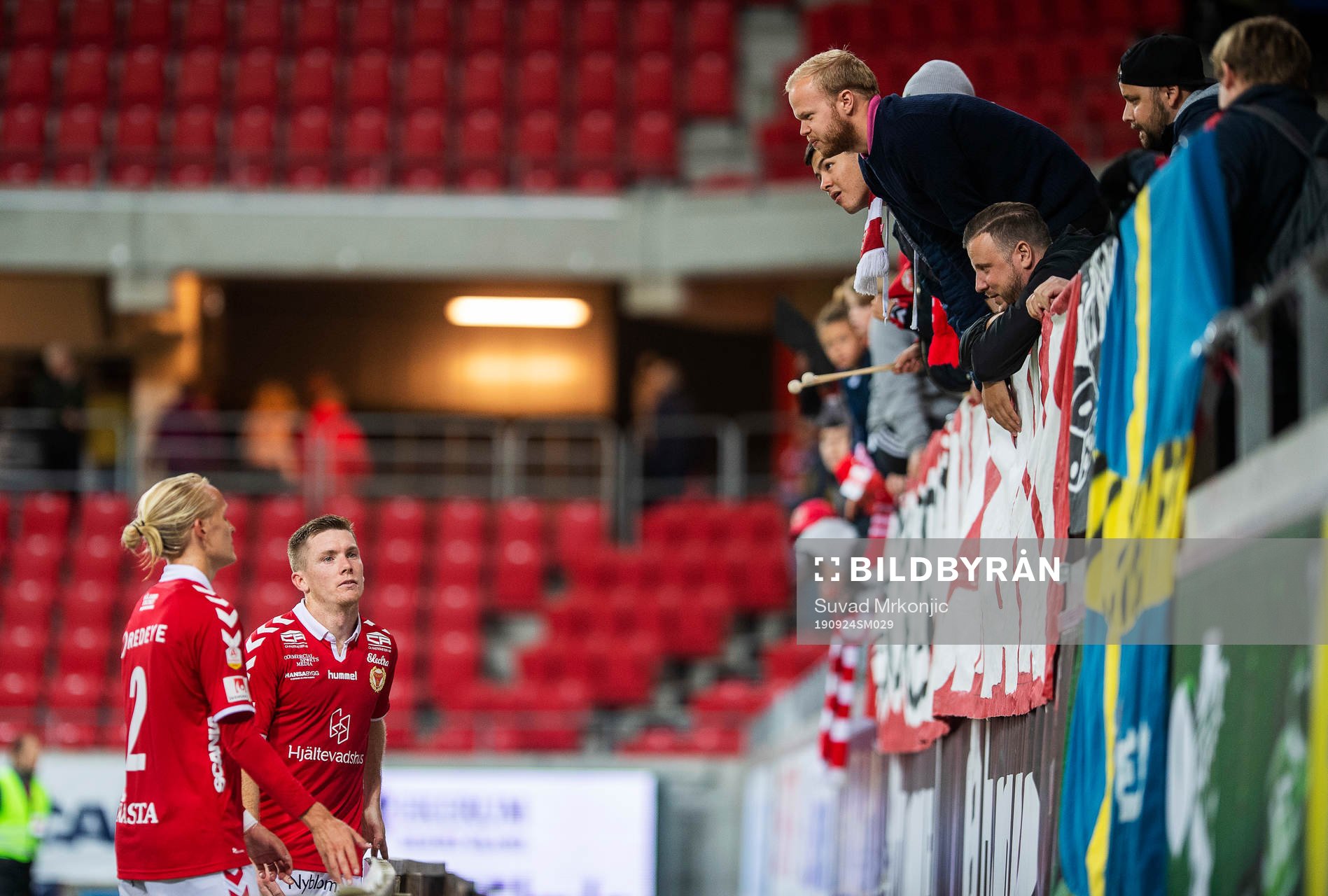 Kalmars Viktor Agardius och Henrik Löfkvist samtalar med