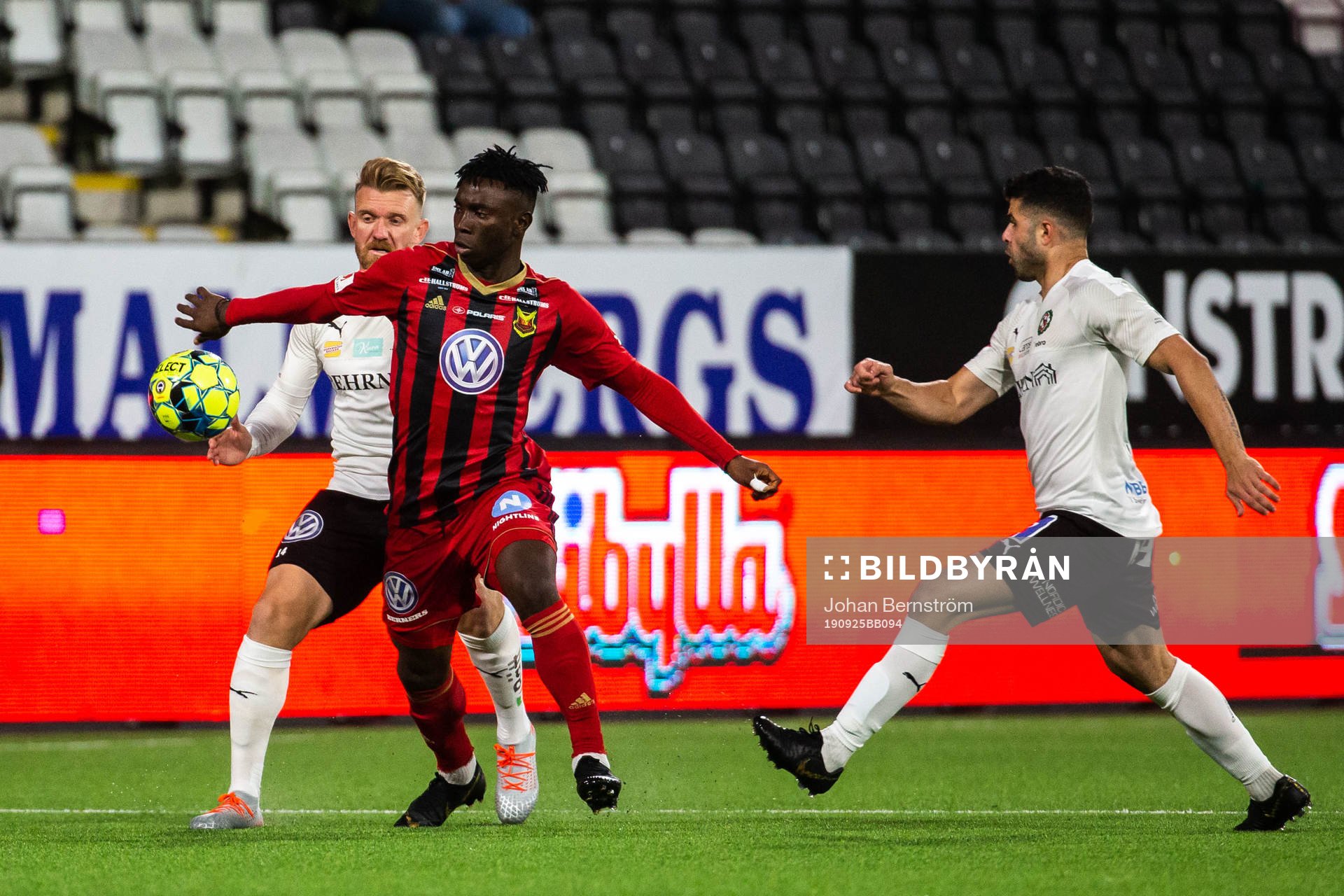 Örebros Michael Almebäck and Östersunds Jordan Attah