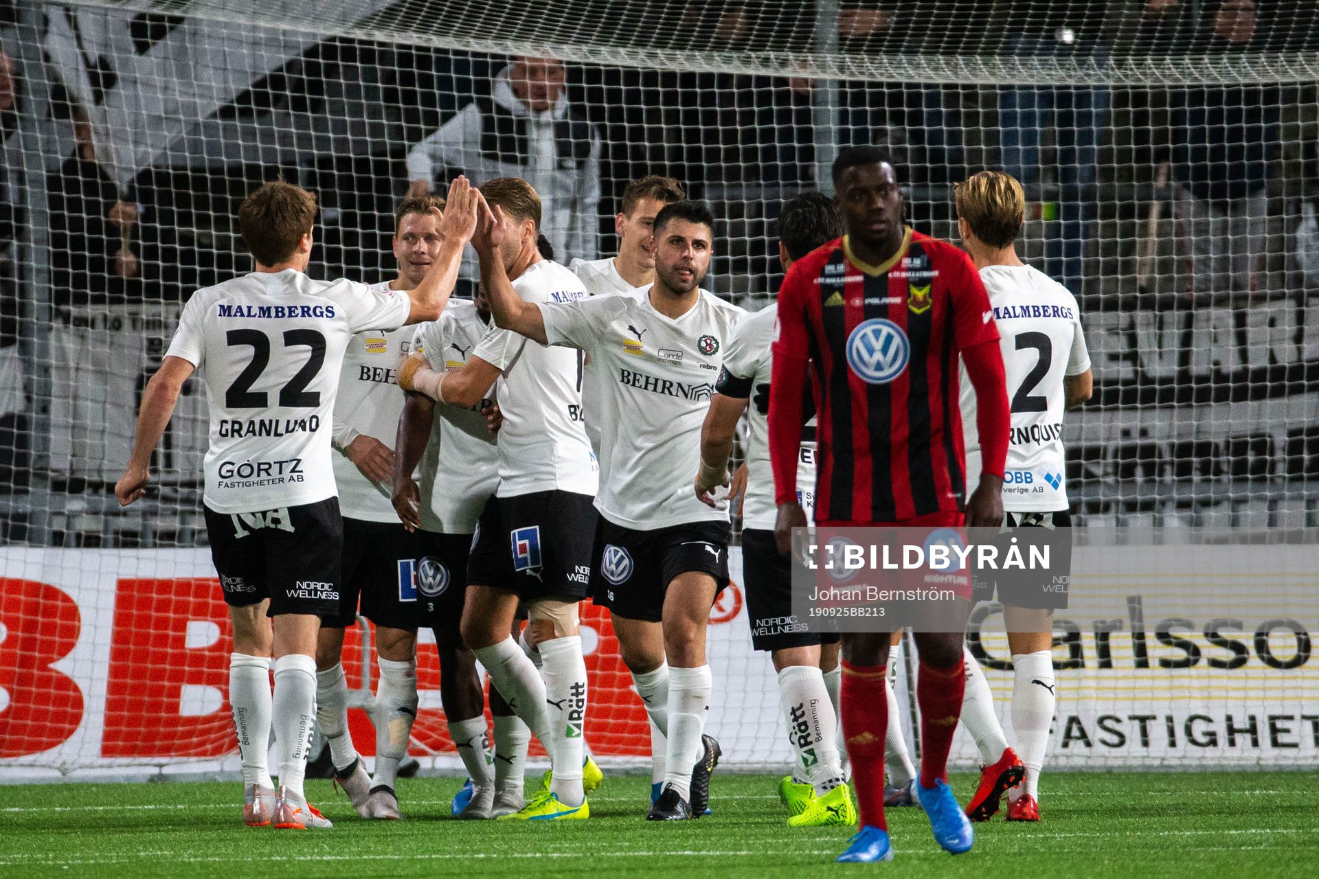 Örebros Albin Granlund och Yaser Kasım jublar