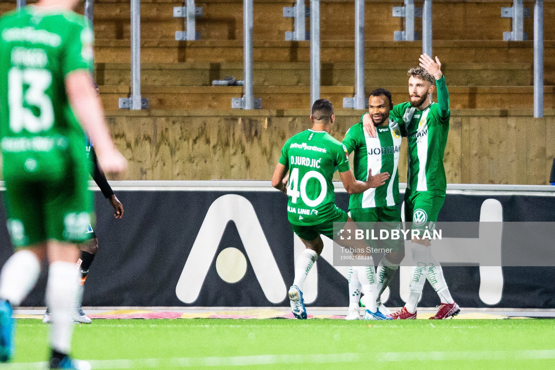 Hammarbys Serge-Junior Martinsson Ngouali jublar efter 0-1 tillsammans med Nikola Djurdjic och Simon Sandberg under fotbollsmatchen i Allsvenskan mellan Sirius och Hammarby den 25 september 2019 i Uppsala.