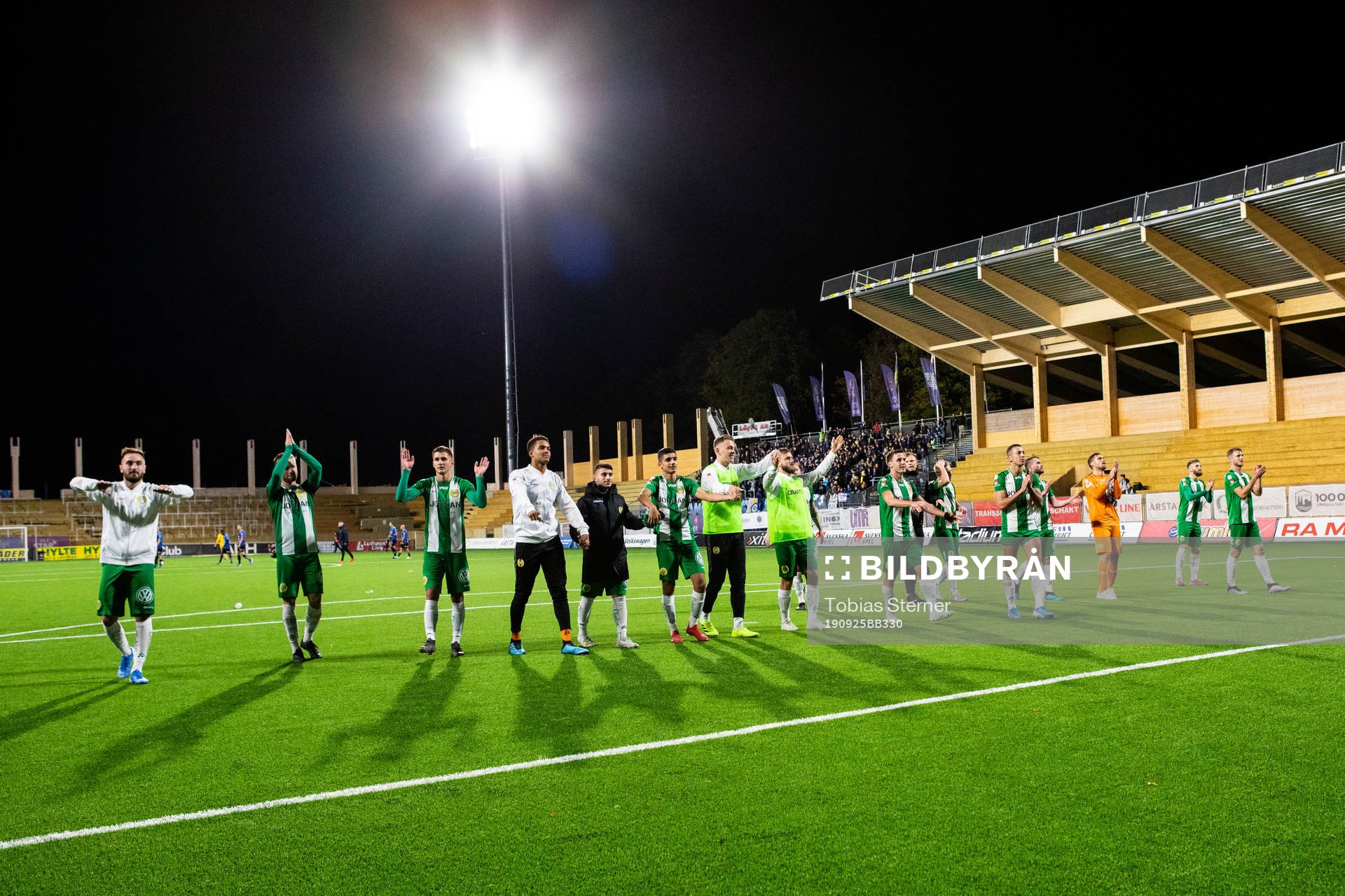 Hammarbys spelare jublar efter fotbollsmatchen i Allsvenskan mellan Sirius och Hammarby den 25 september 2019 i Uppsala.