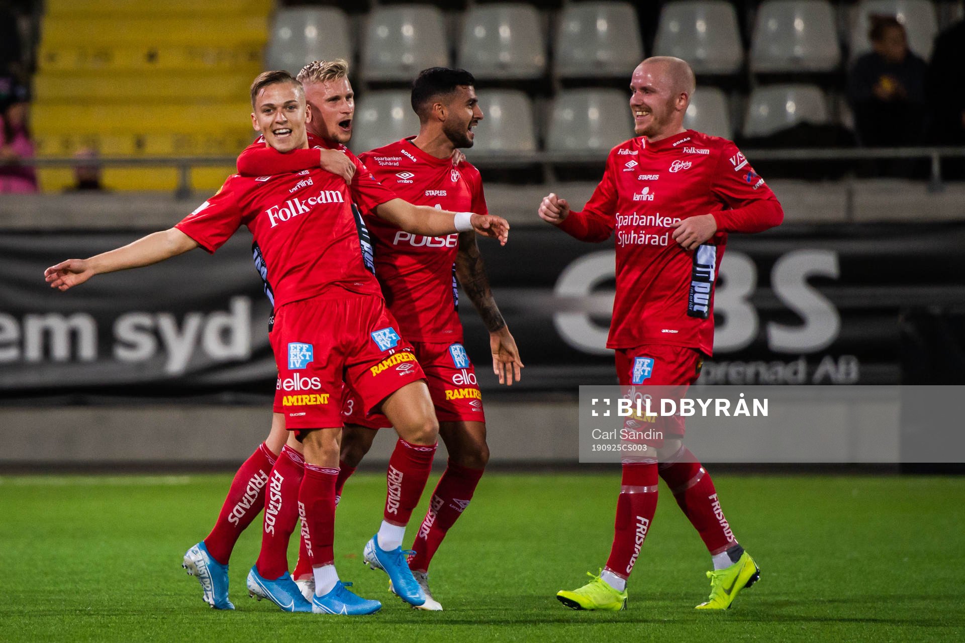 Elfsborgs Jesper Karlsson jublar med lagkamrater