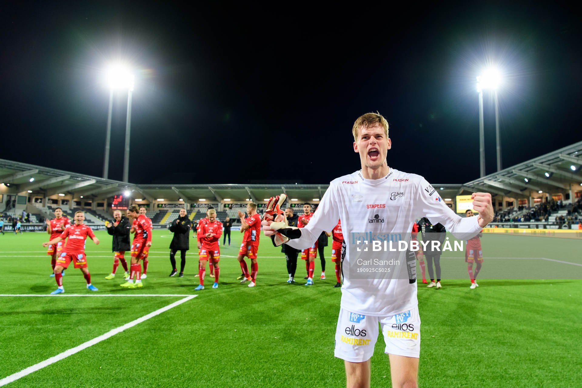 Elfsborgs målvakt Tim Rönning jublar