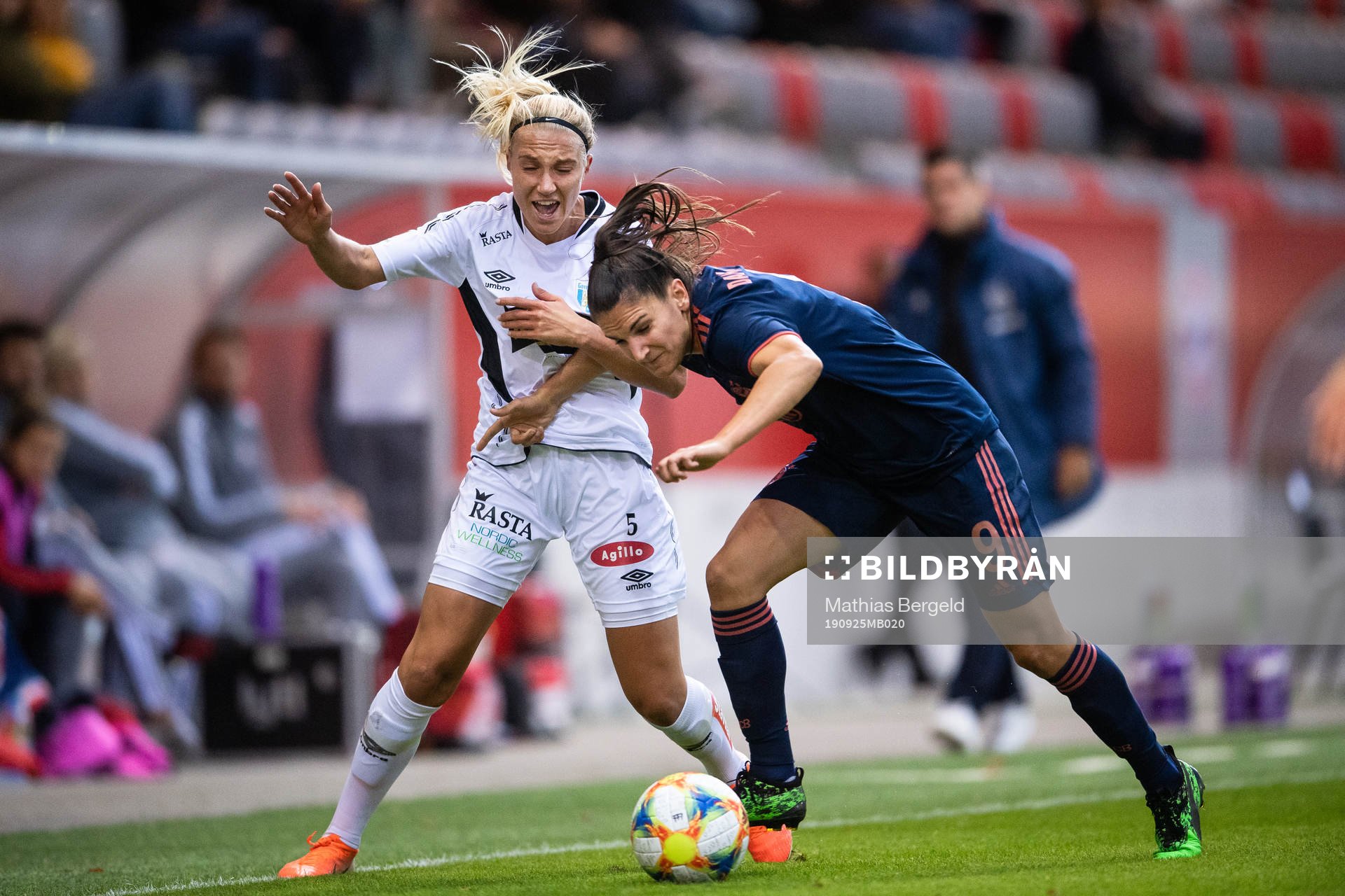 Emma Koivisto of Göteborg and Jovana Damnjanovic of Bayern