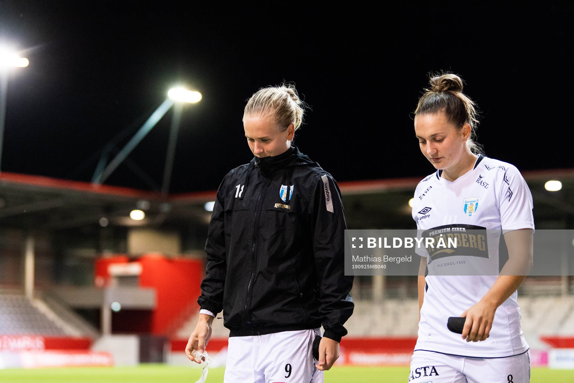 Filippa Curmark and Vilde Bøe Risa look dejected