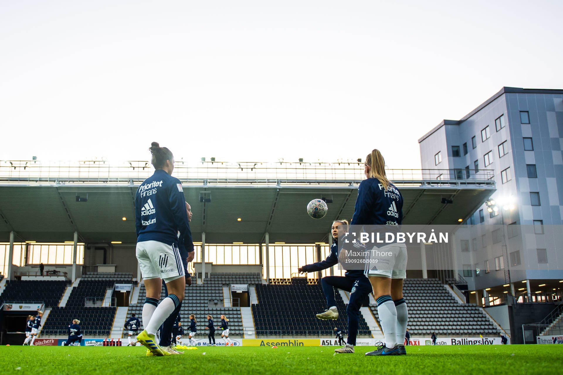 Djurgårdens spelare värmer upp