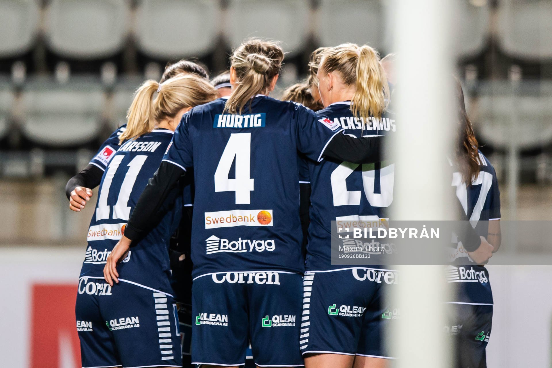 Linköpings Lina Hurtig jublar med lagkamrater