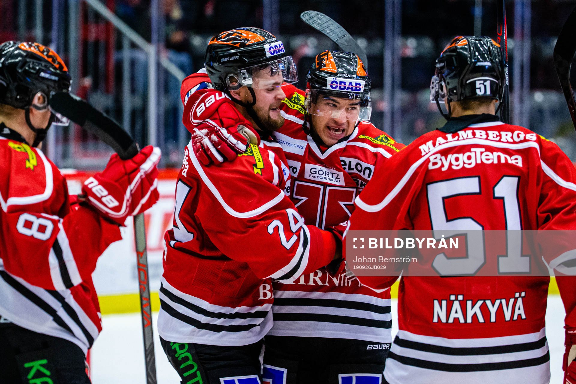 Örebros Aaron Irving jublar med Shane Harper