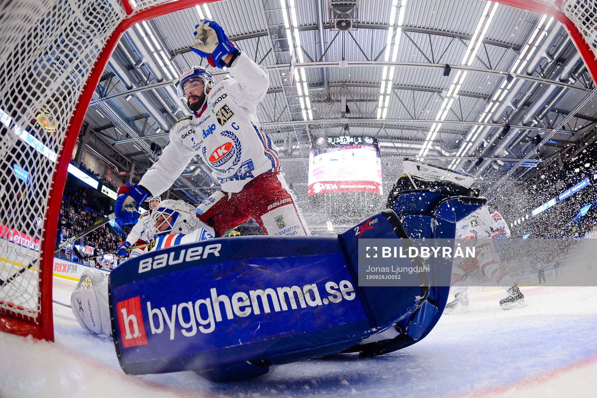 Oskarshamns Oskarshamns Johan Alm krockar med målvakt
