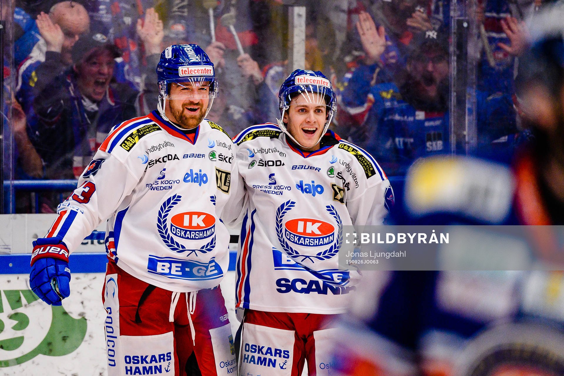 Oskarshamns Nichlas Hardt och Tyler Kelleher jublar