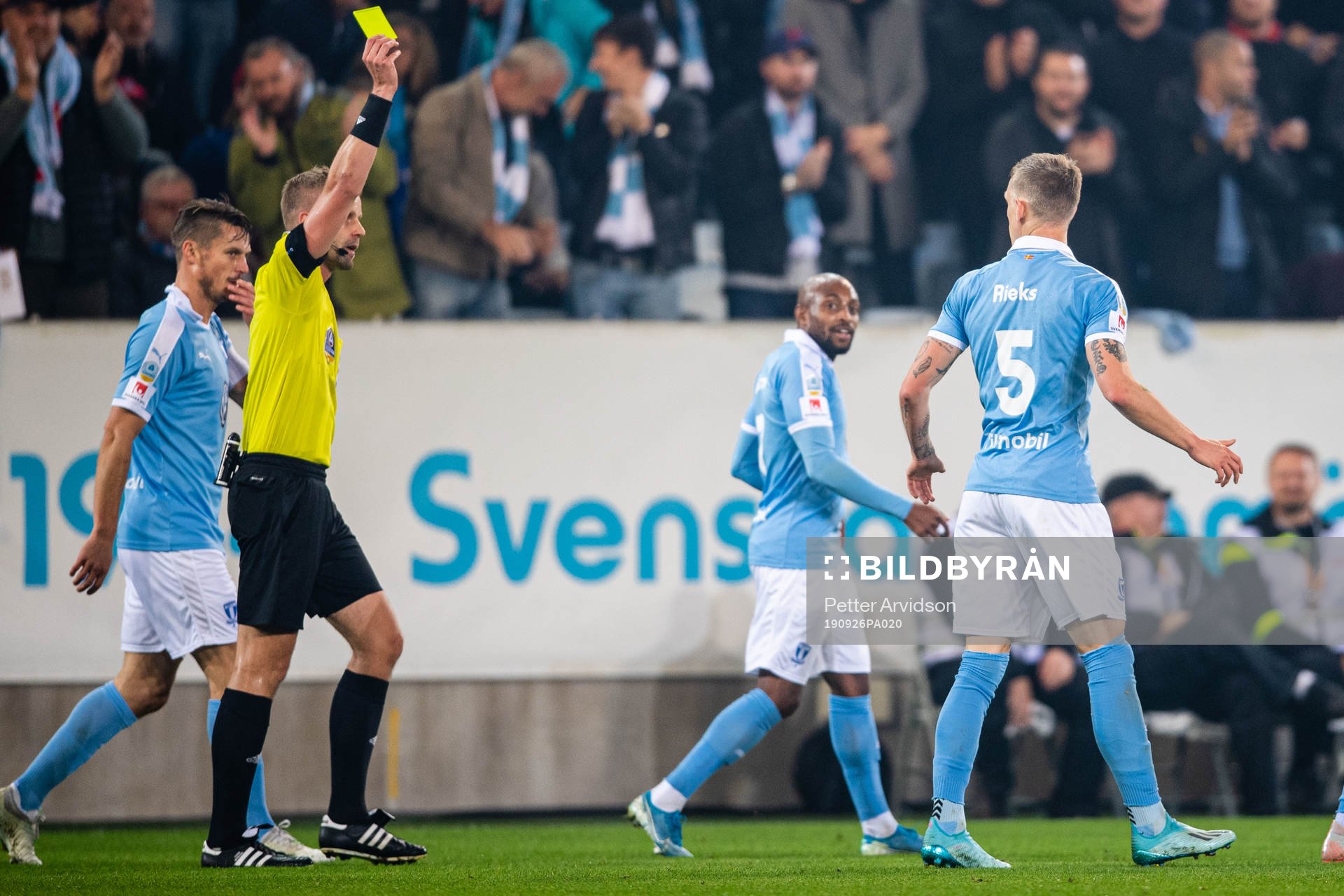 Malmö FFs Sören Rieks får gult kort
