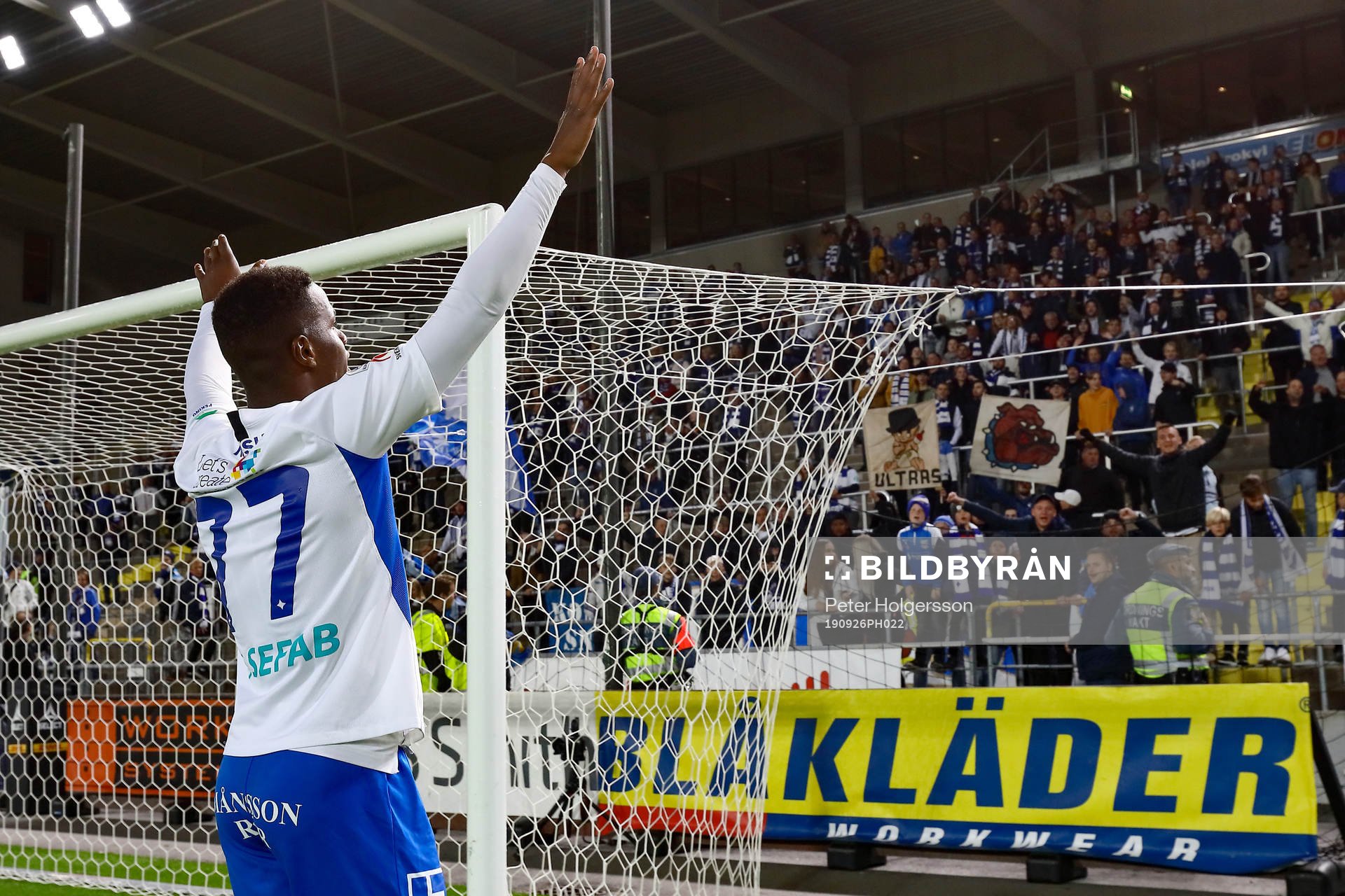IFK Norrköpings Manasse Kusu jublar