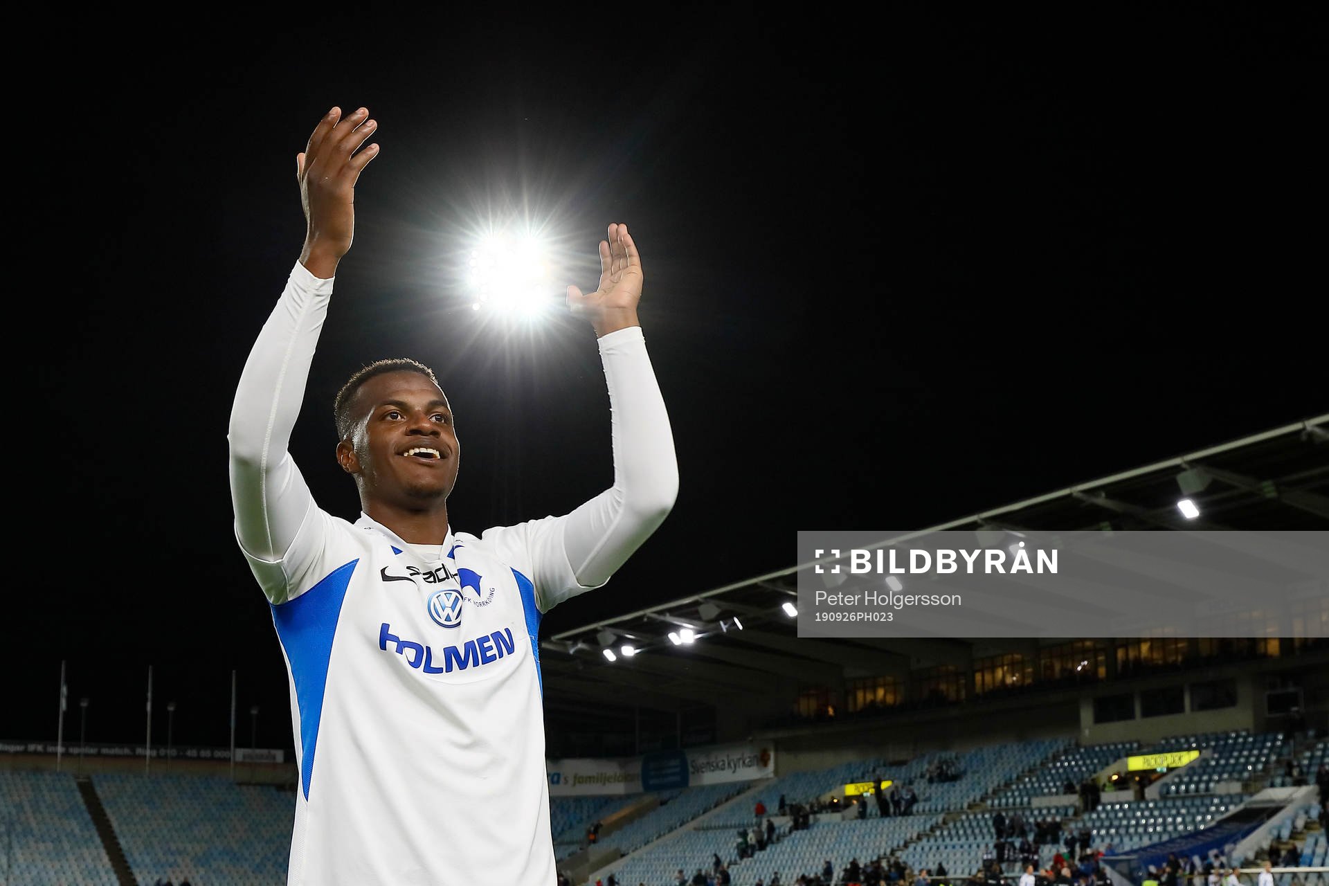 IFK Norrköpings Manasse Kusu jublar