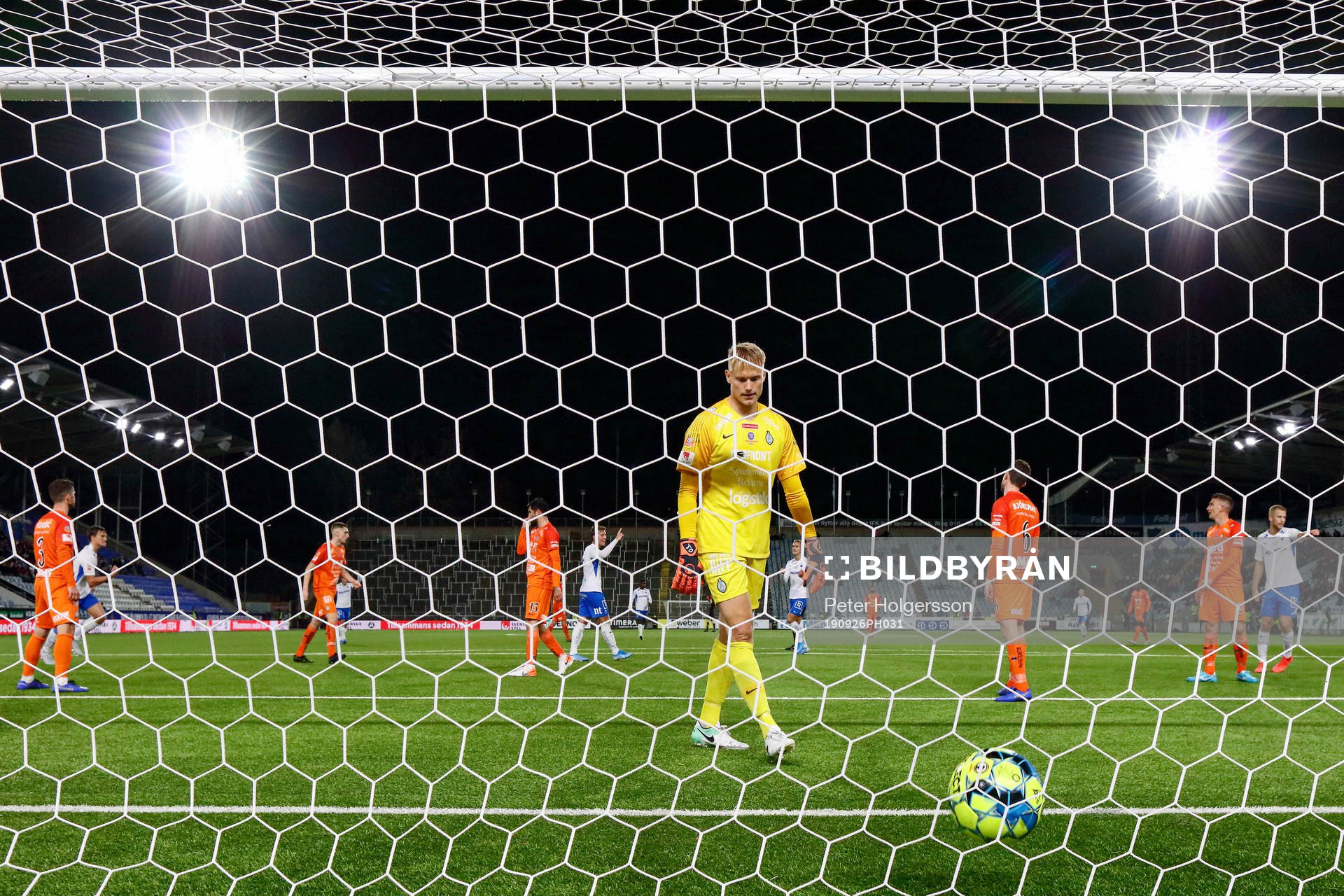 AFC Eskilstunas målvakt Ole Söderberg deppar