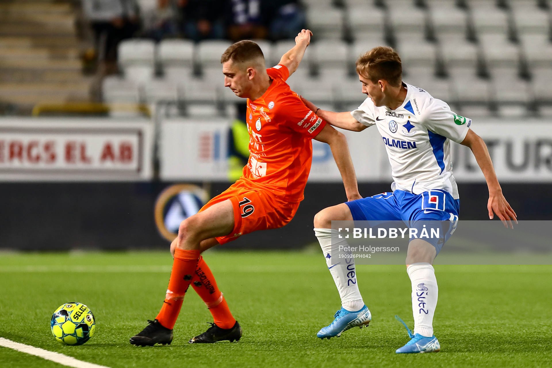 AFC Eskilstunas Adnan Catic och IFK Norrköpings Ísak