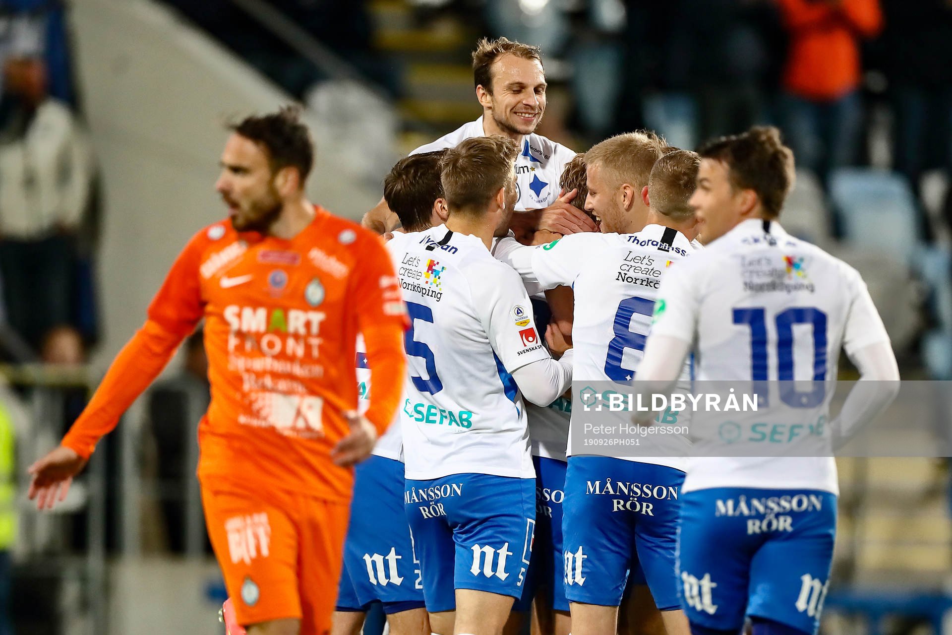 IFK Norrköpings spelare med Lars Krogh Gerson jublar