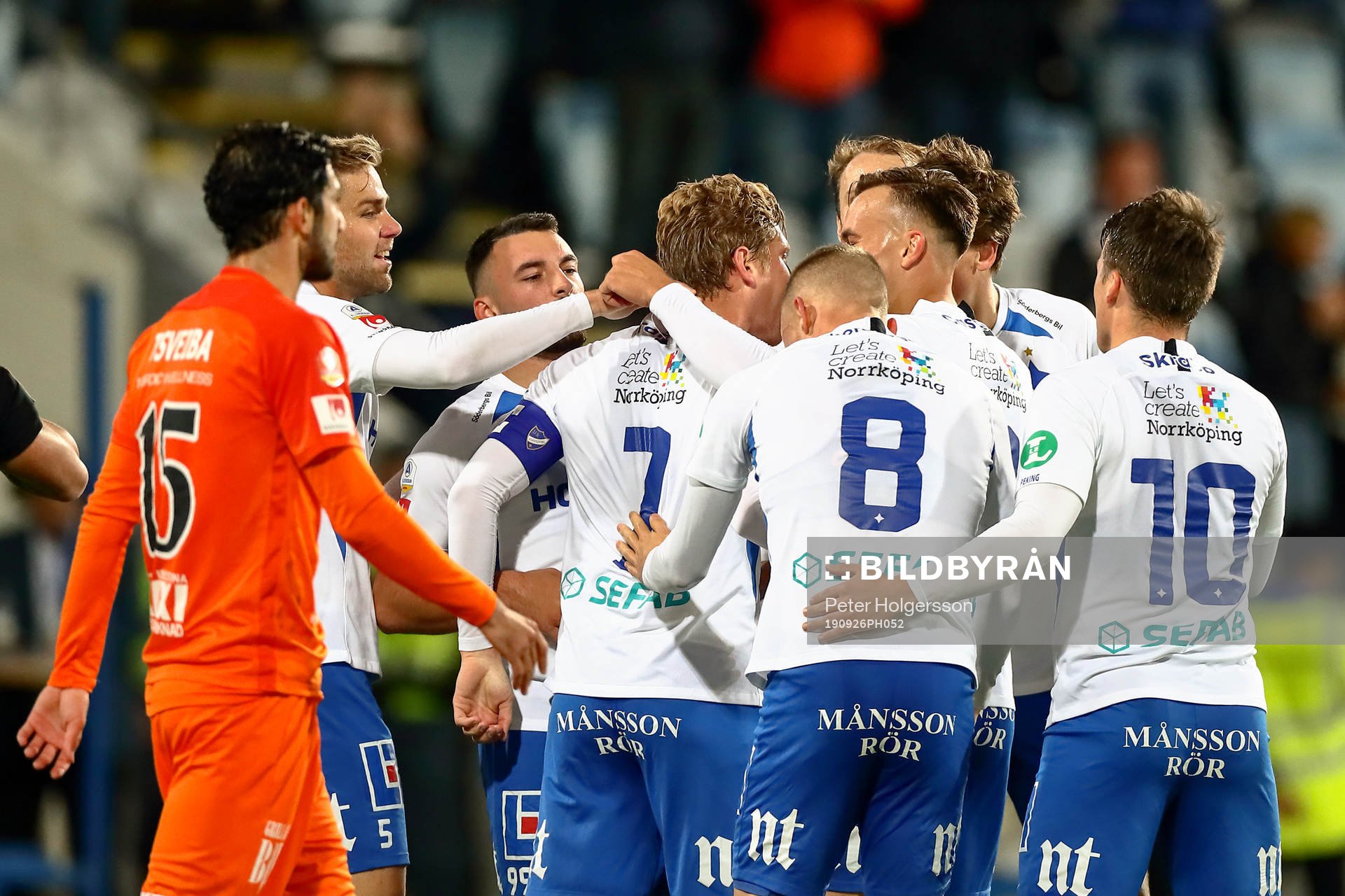 IFK Norrköpings spelare med Lars Krogh Gerson jublar