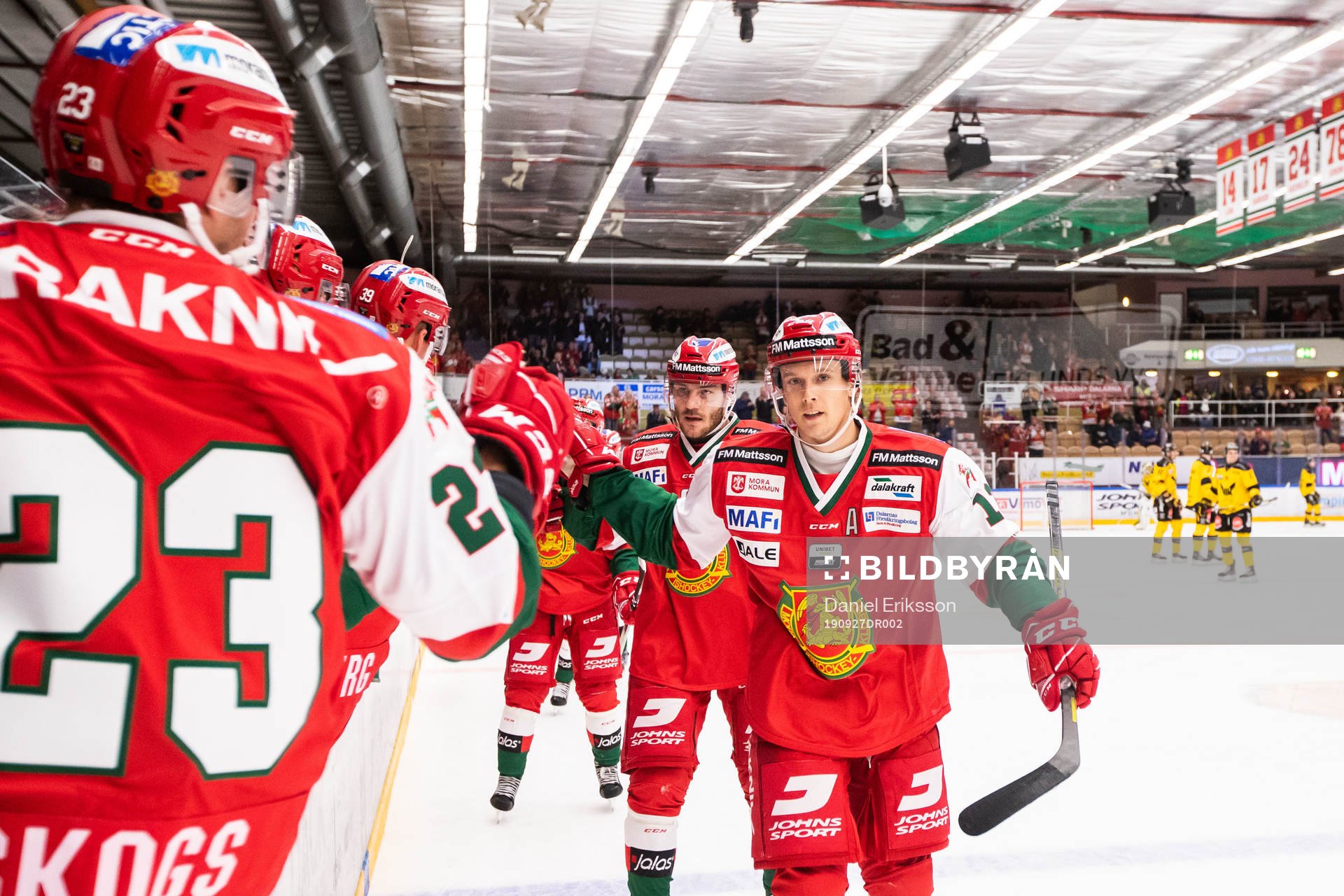 Modos målvakt Linus Lundin jublar