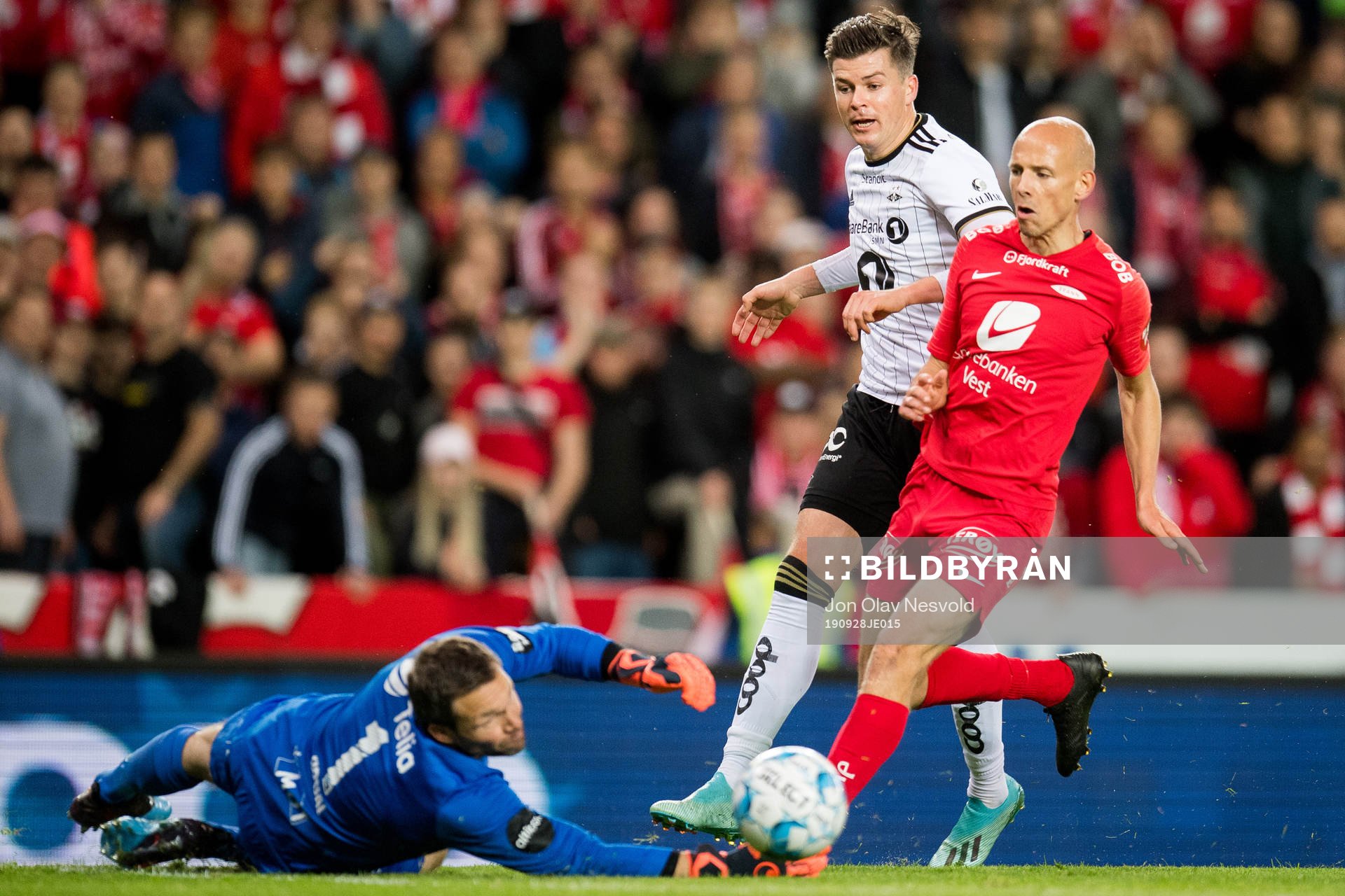 Goalkeeper Håkon Opdal of Brann, Pål André Helland of