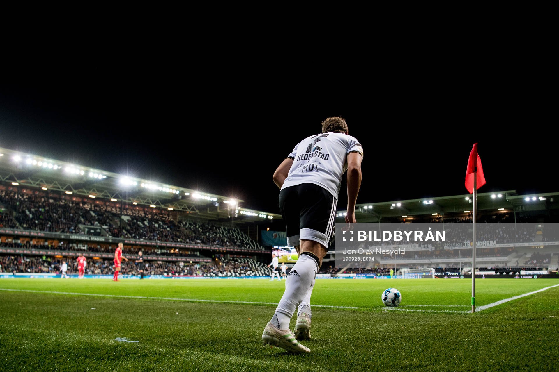 Vegar Eggen Hedenstad with a corner kick