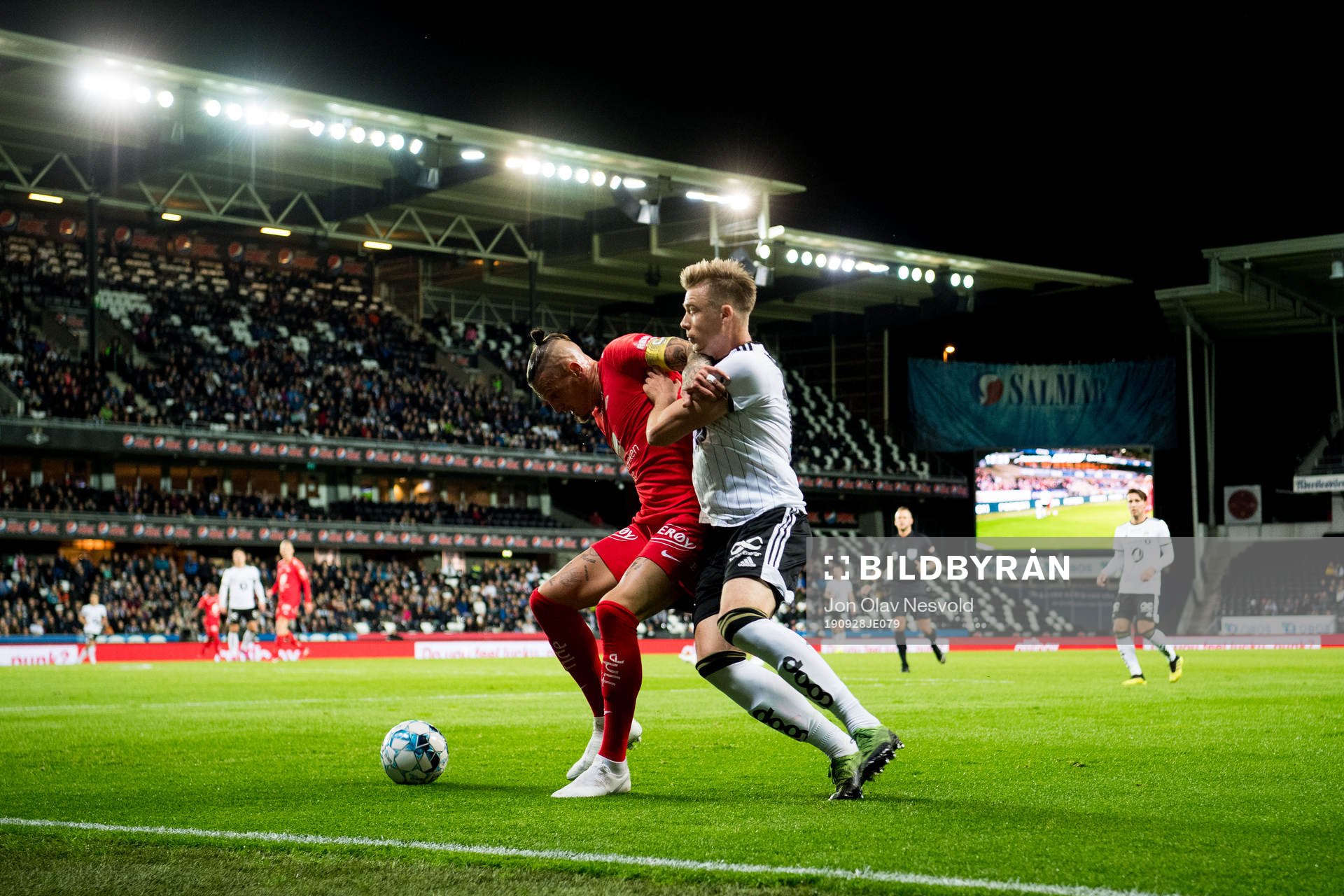 Vito Wormgoor of Brann and Alexander Søderlund of Brann