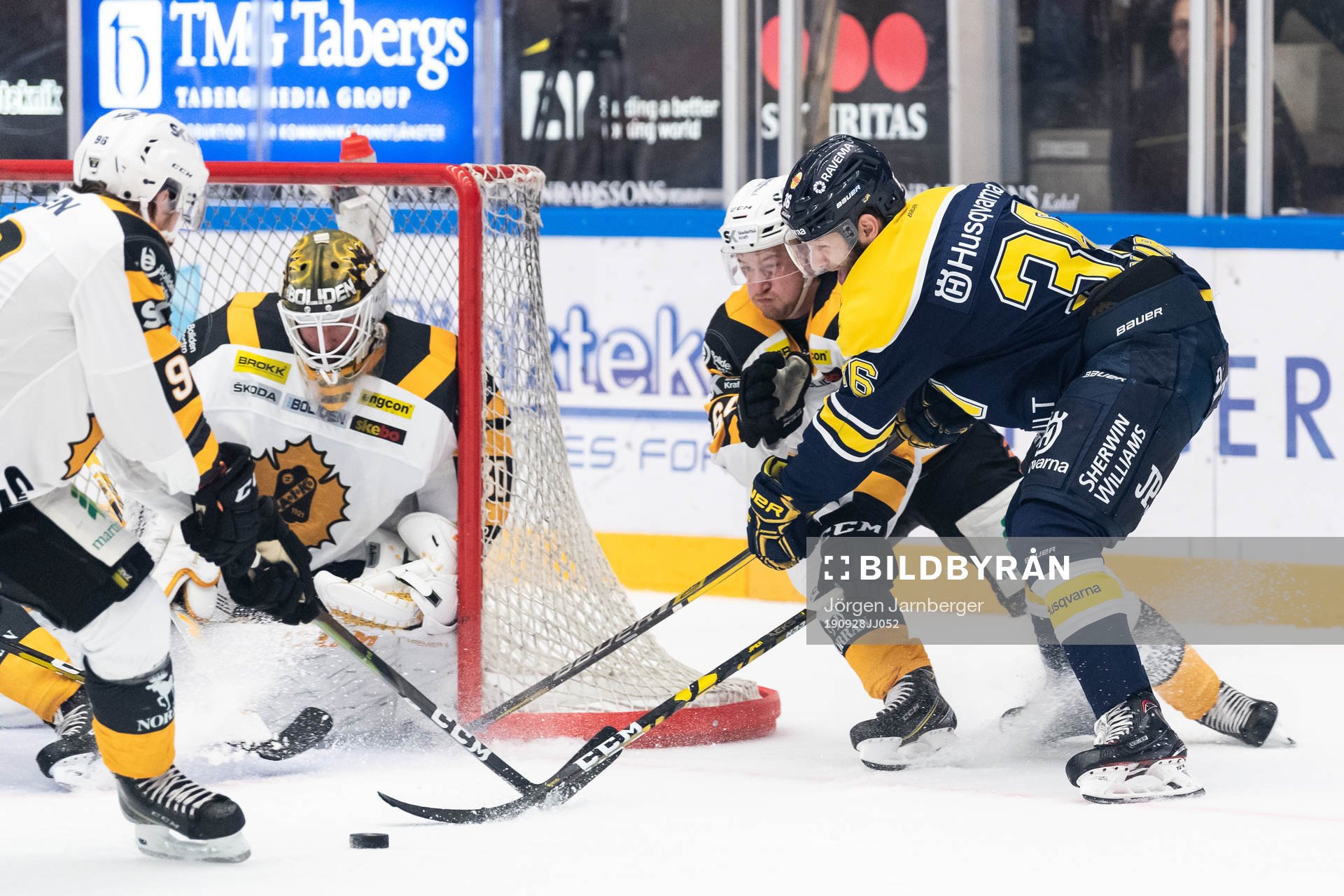 s Anthony Camara och Skellefteås Jonathan Pudas i kamp