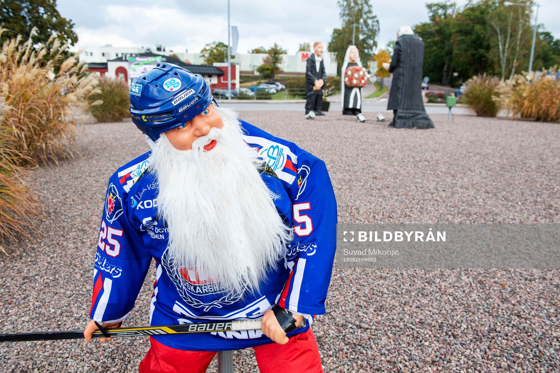 En jultomte med Oskarshamns matchtröja på sig