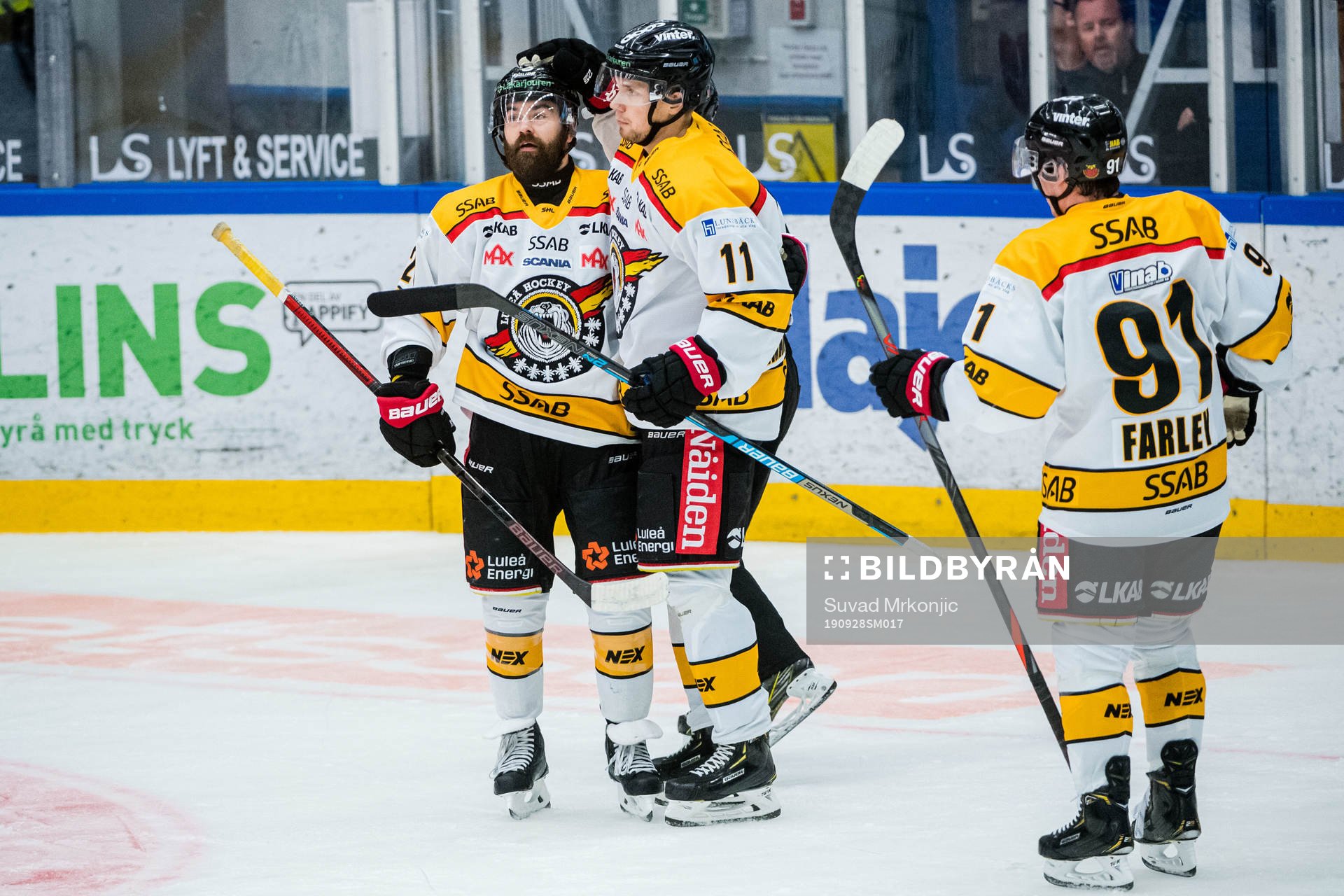 Luleås Petter Emanuelsson jublar