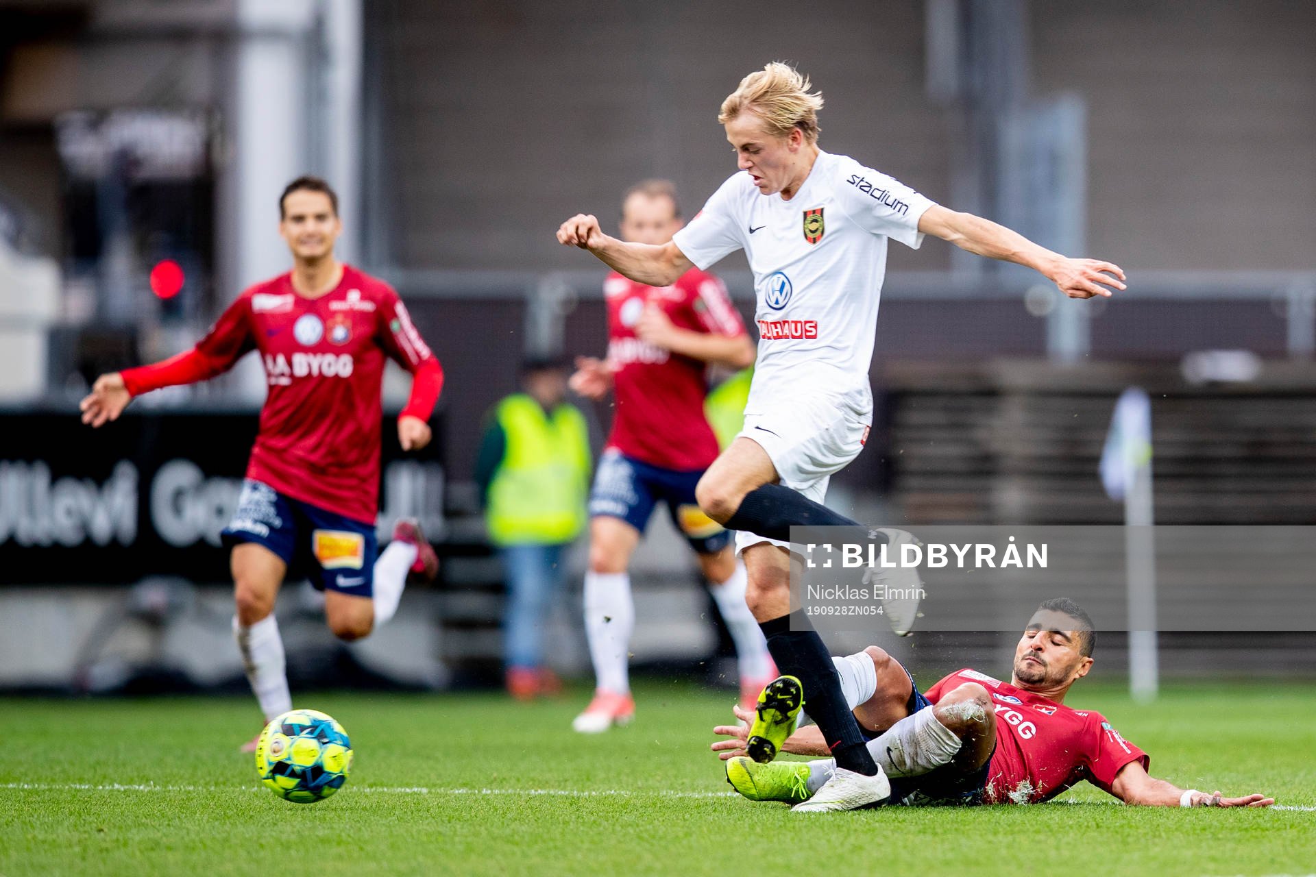 Brommapojkarnas Oskar Fallenius  mot Örgrytes Ailton