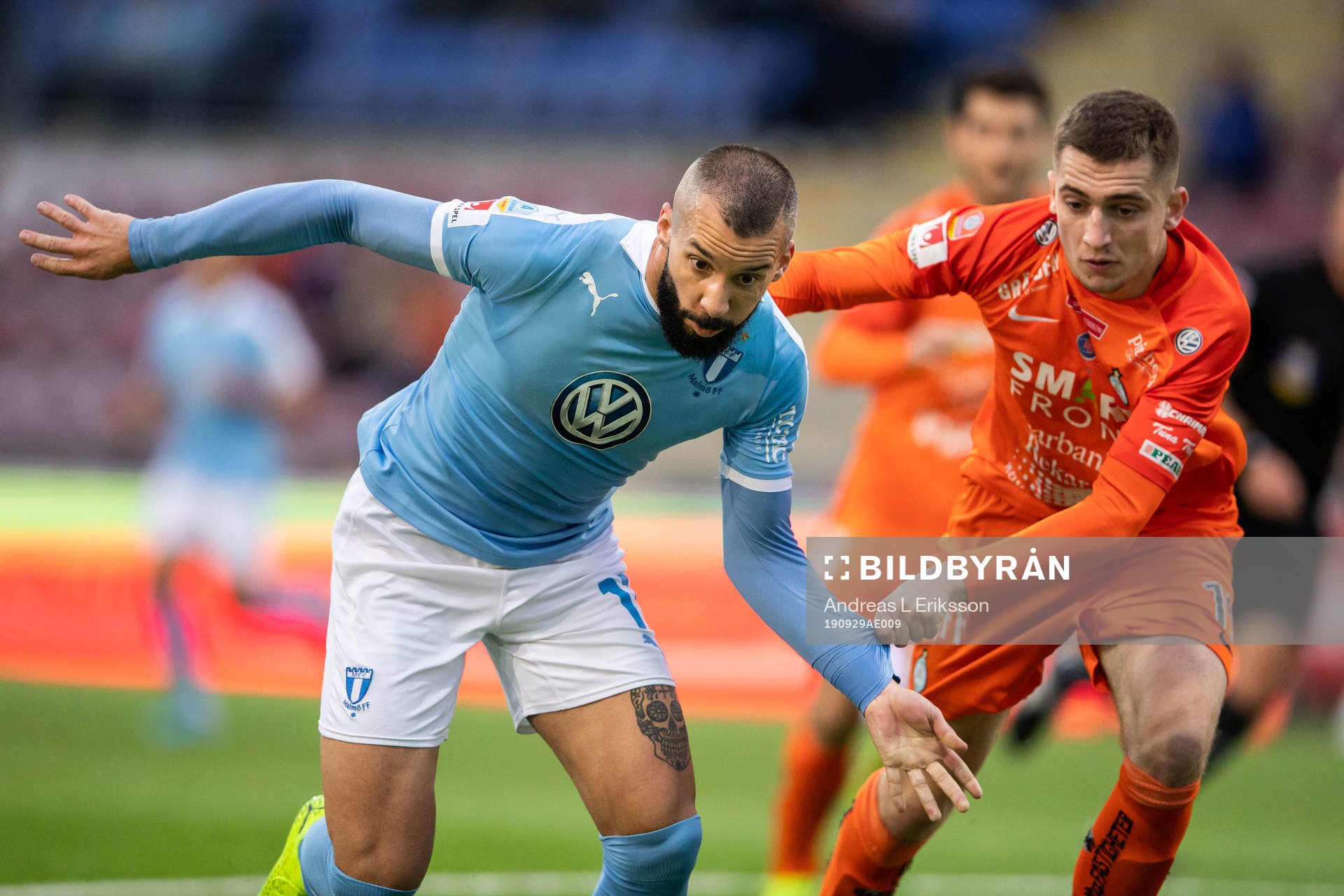 Malmö FFs Guillermo Molins och AFC Eskilstunas Adnan Catic
