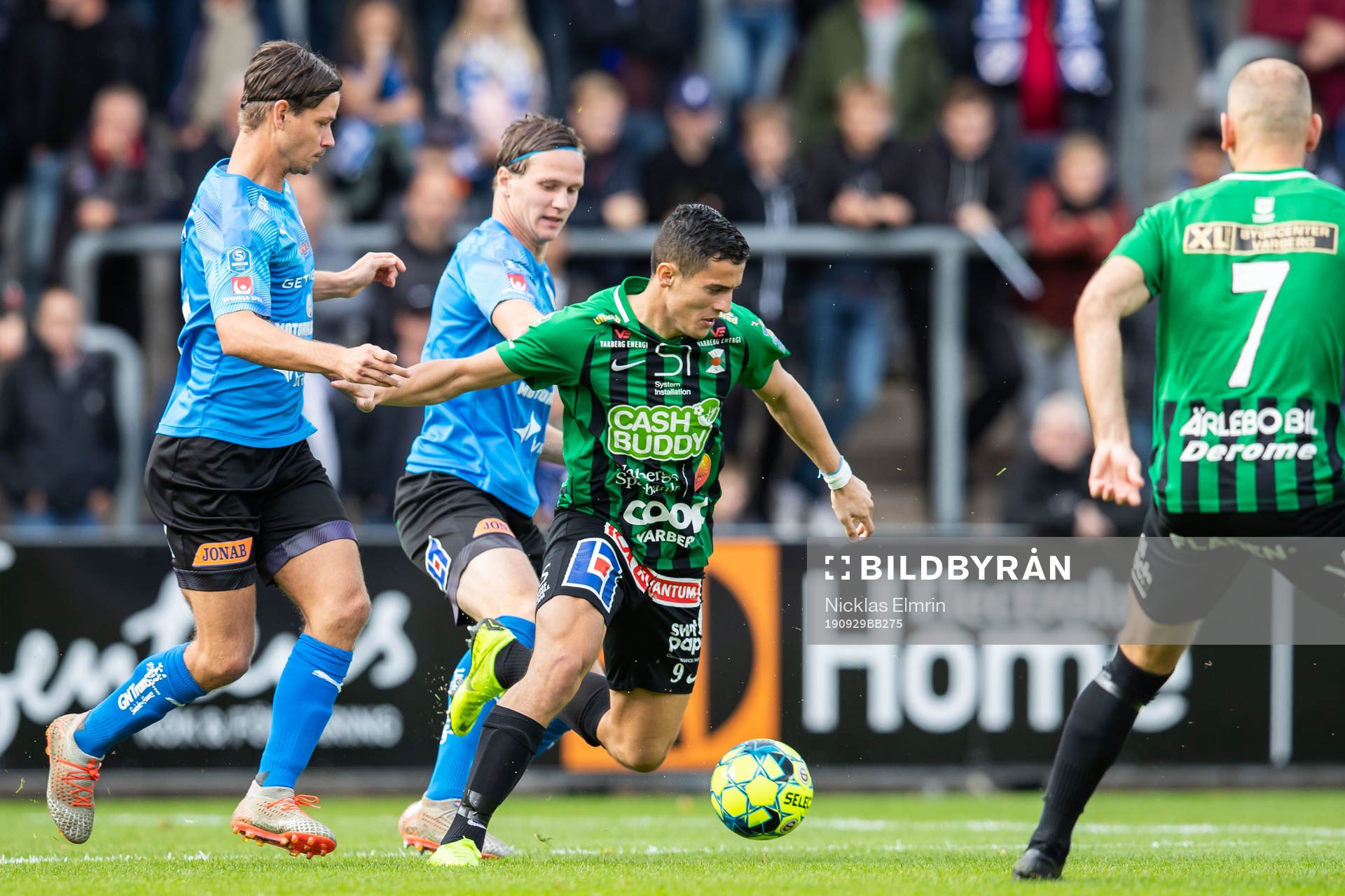 Halmstads Dusan Djuric mot Varbergs Astrit Seljmani