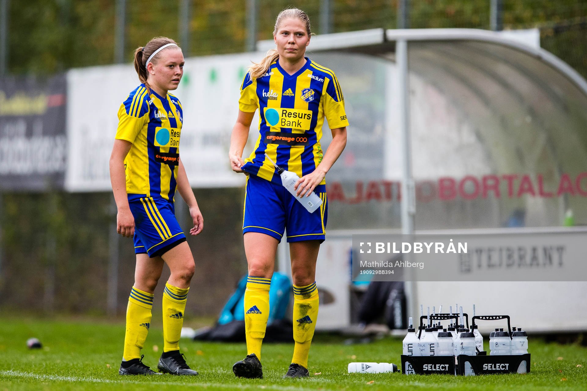 Eskilsminnes Nova Karlsson och Johanna Olsson deppar