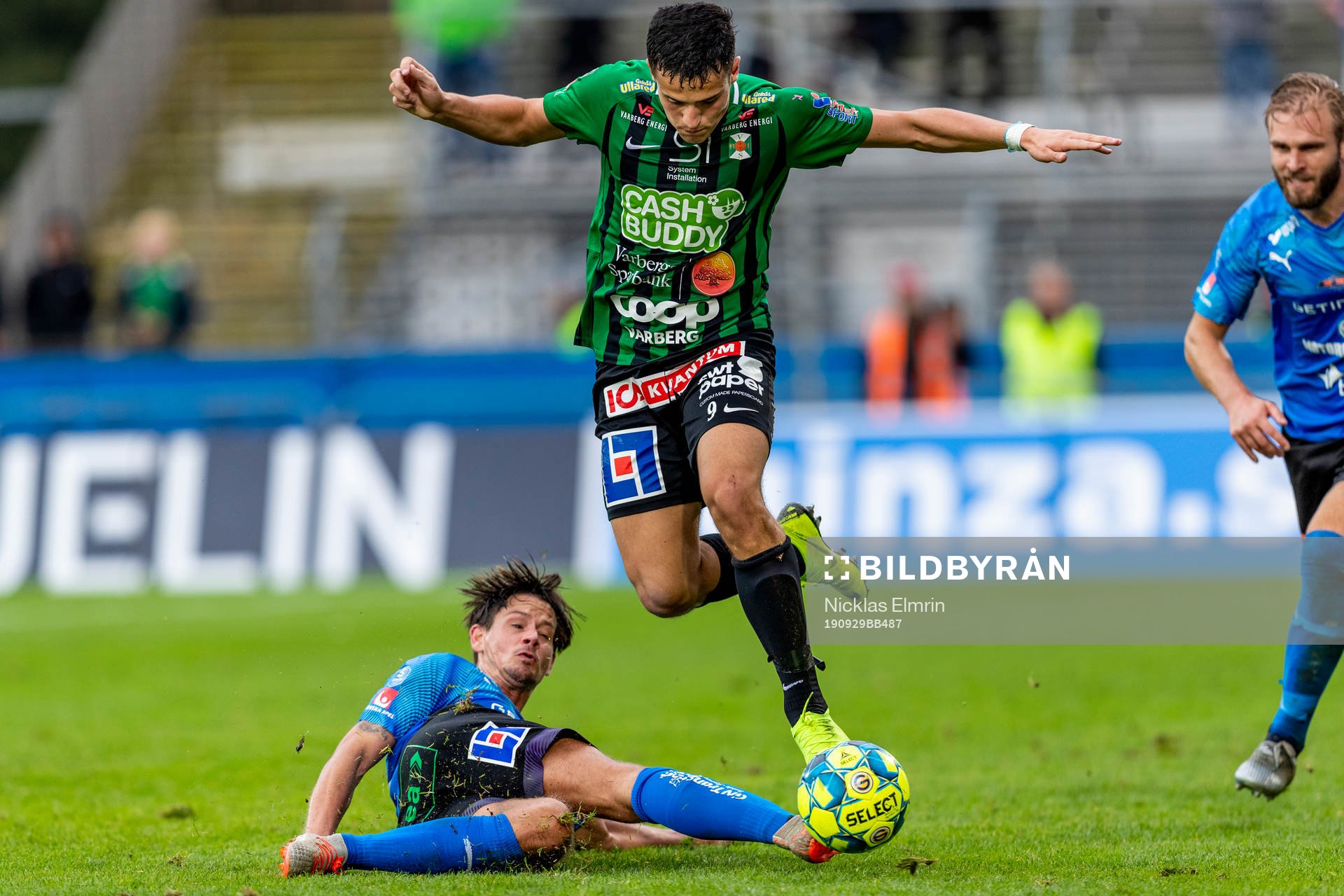 Varbergs Astrit Seljmani mot Halmstads Johan Oremo
